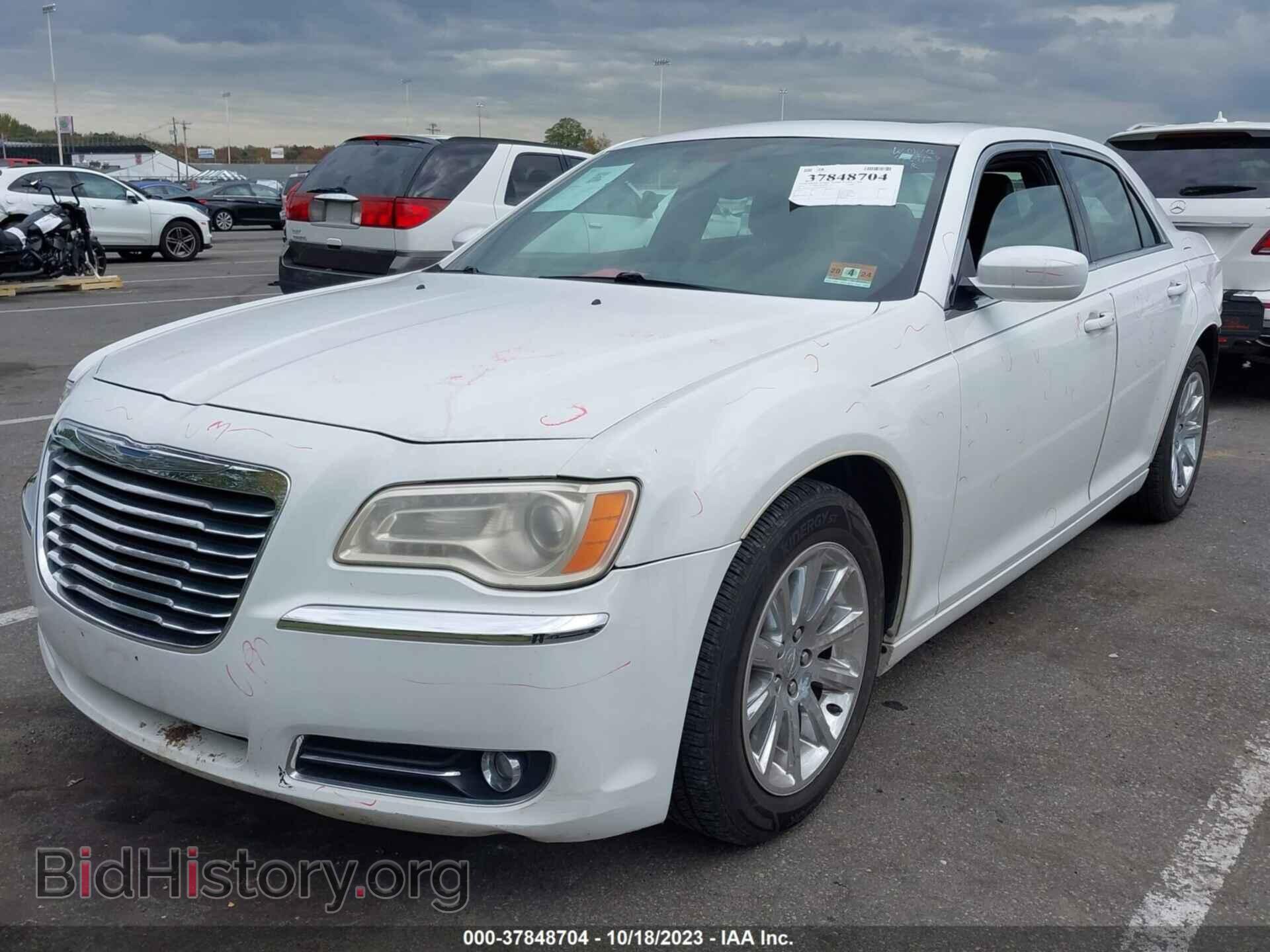 2014 CHRYSLER 300 - VIN: 2C3CCAAG2EH303827 - Фото 2