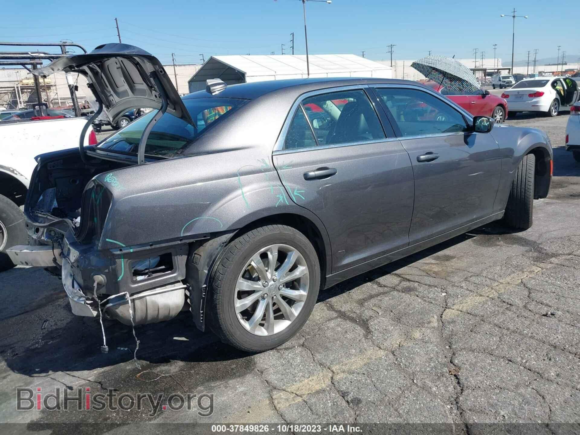 2016 CHRYSLER 300 - VIN: 2C3CCARG7GH270072 - Фото 4