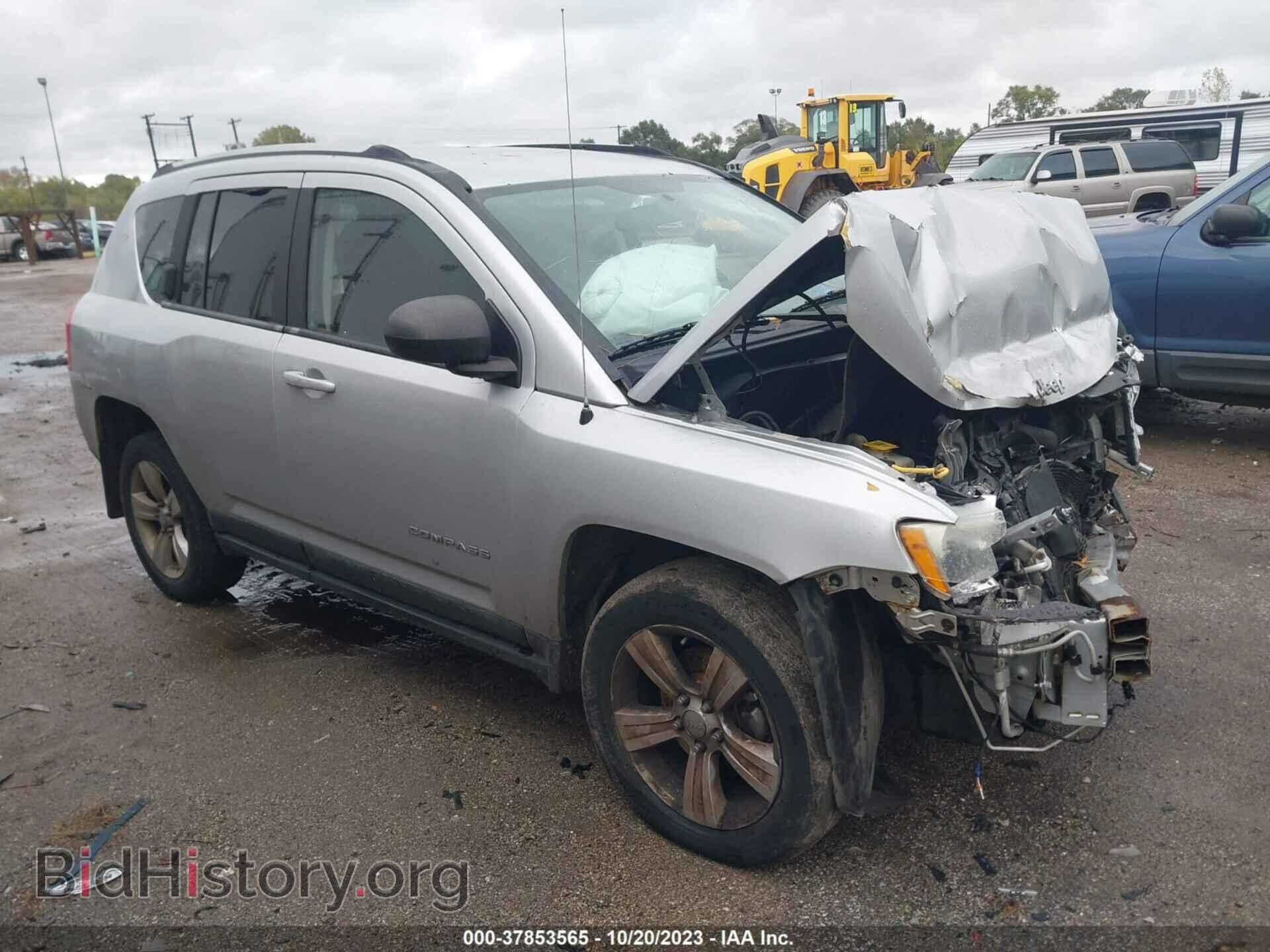 Photo 1J4NF1FB7BD159235 - JEEP COMPASS 2011