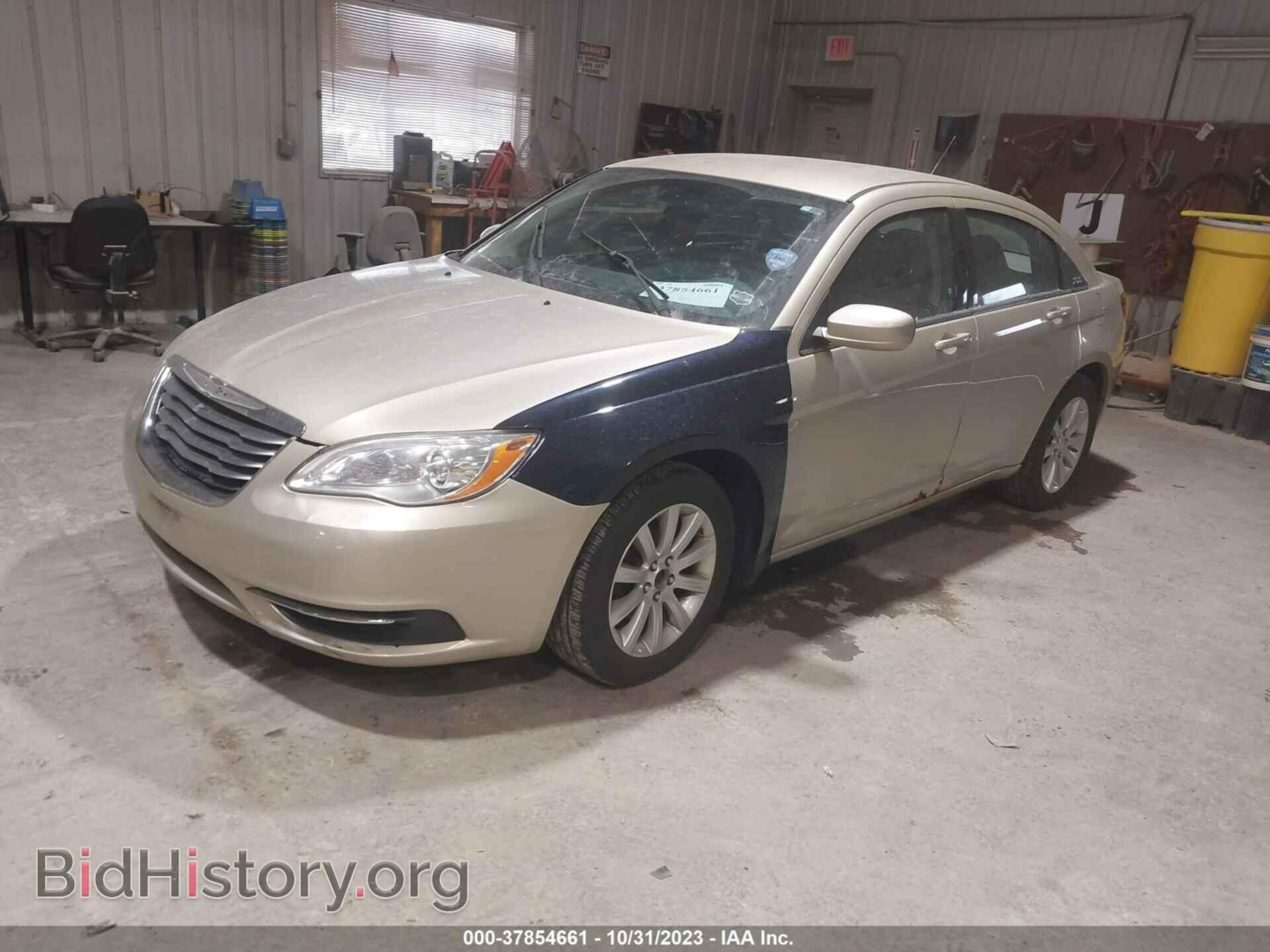 2011 CHRYSLER 200 - VIN: 1C3BC1FB1BN514187 - Фото 2