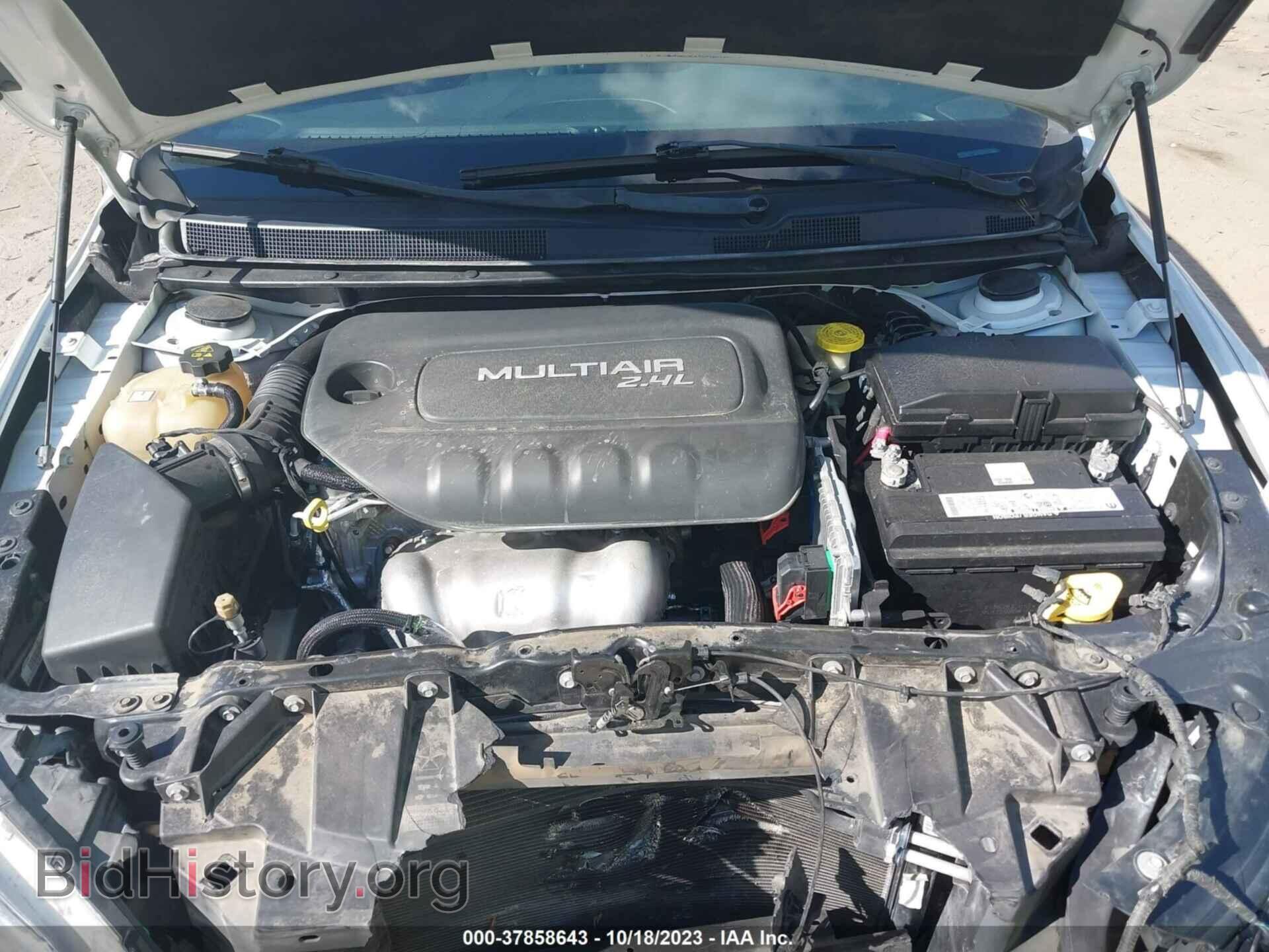 2016 CHRYSLER 200 - VIN: 1C3CCCBB7GN150631 - Фото 10
