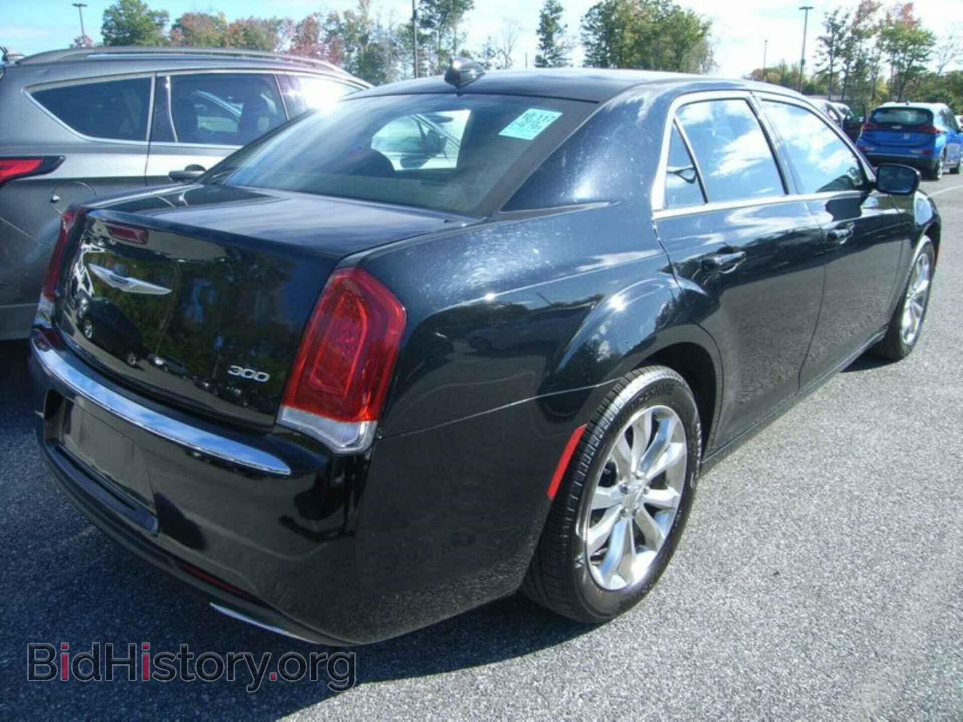 2019 CHRYSLER 300 - VIN: 2C3CCARG9KH660373 - Фото 9