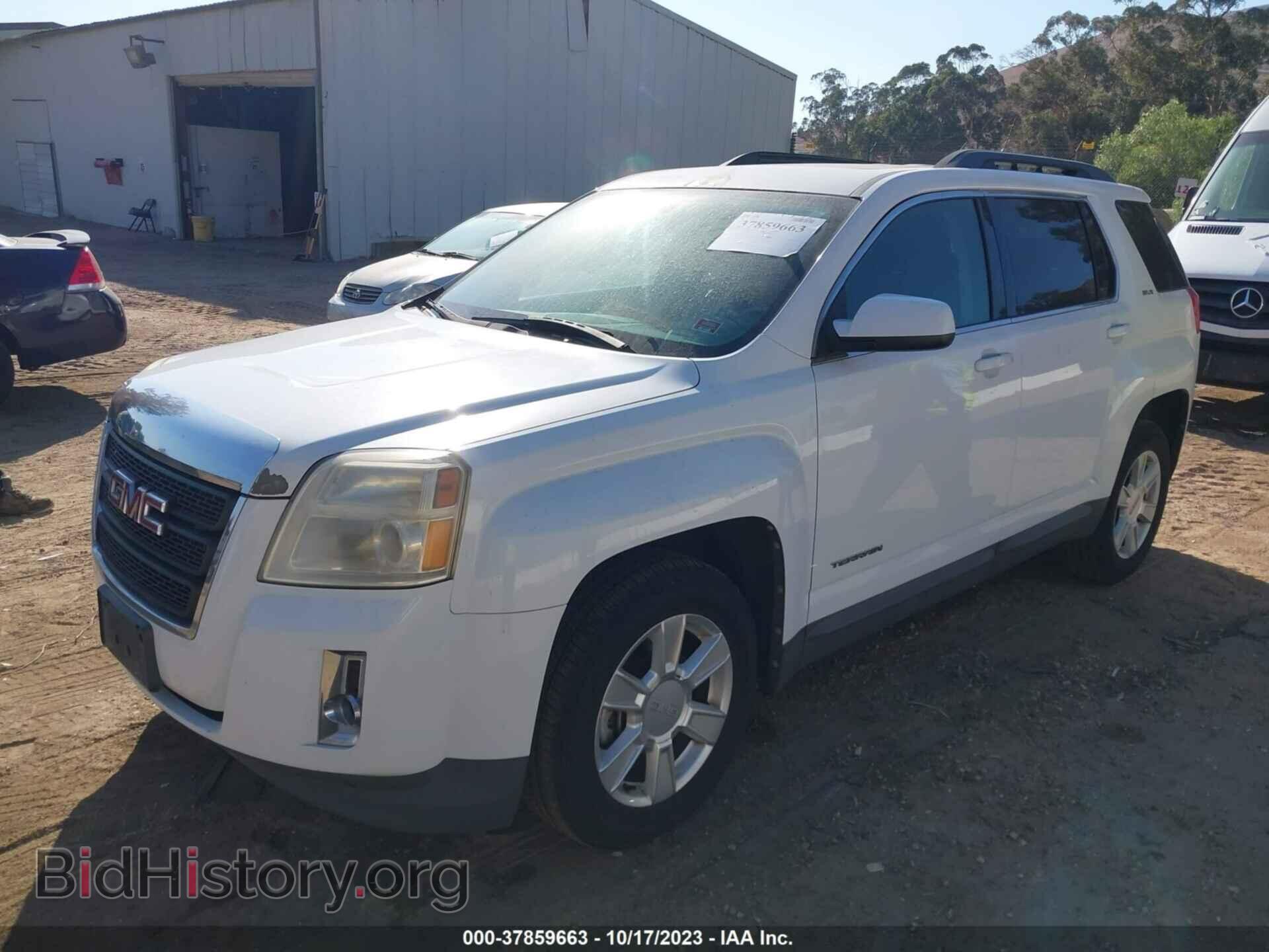 2011 GMC TERRAIN - VIN: 2CTALSEC1B6458963 - Photo 2