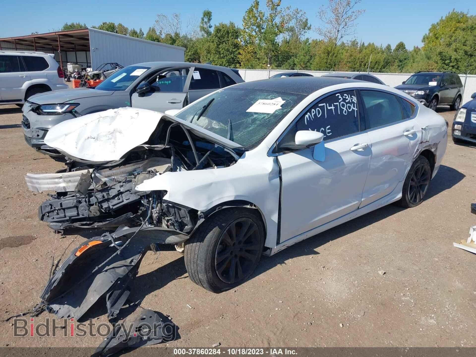 2015 CHRYSLER 200 - VIN: 1C3CCCAB6FN747804 - Фото 2
