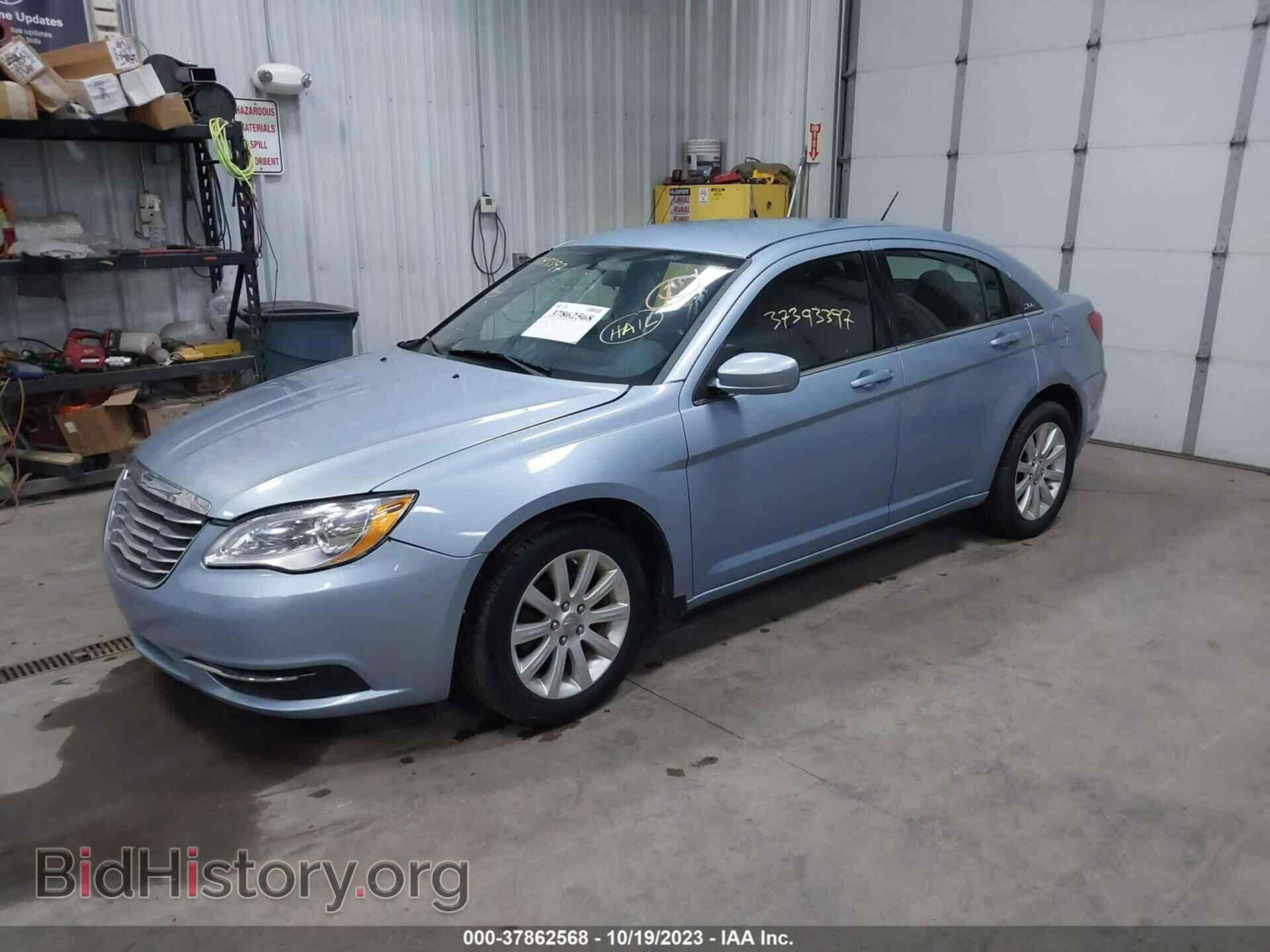 2012 CHRYSLER 200 - VIN: 1C3CCBBBXCN160588 - Фото 2