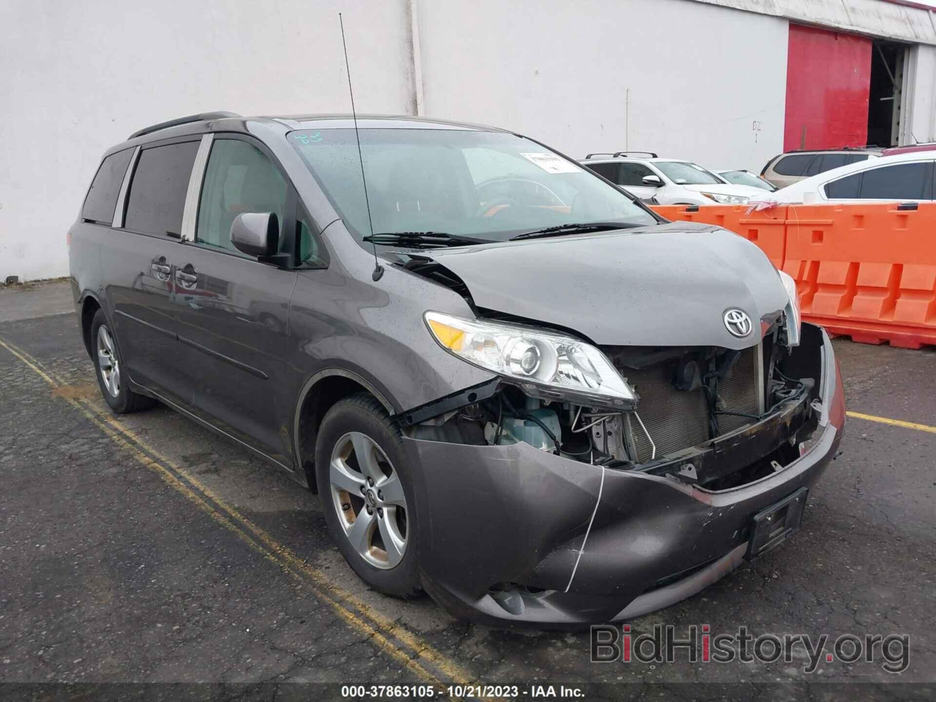 Photo 5TDKK3DC2DS350418 - TOYOTA SIENNA 2013