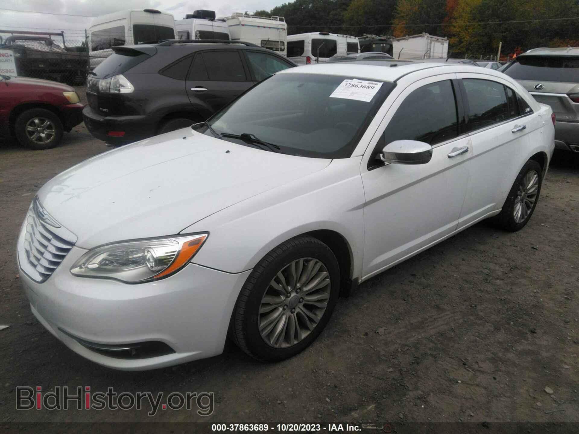 2012 CHRYSLER 200 - VIN: 1C3CCBCB2CN106247 - Фото 2