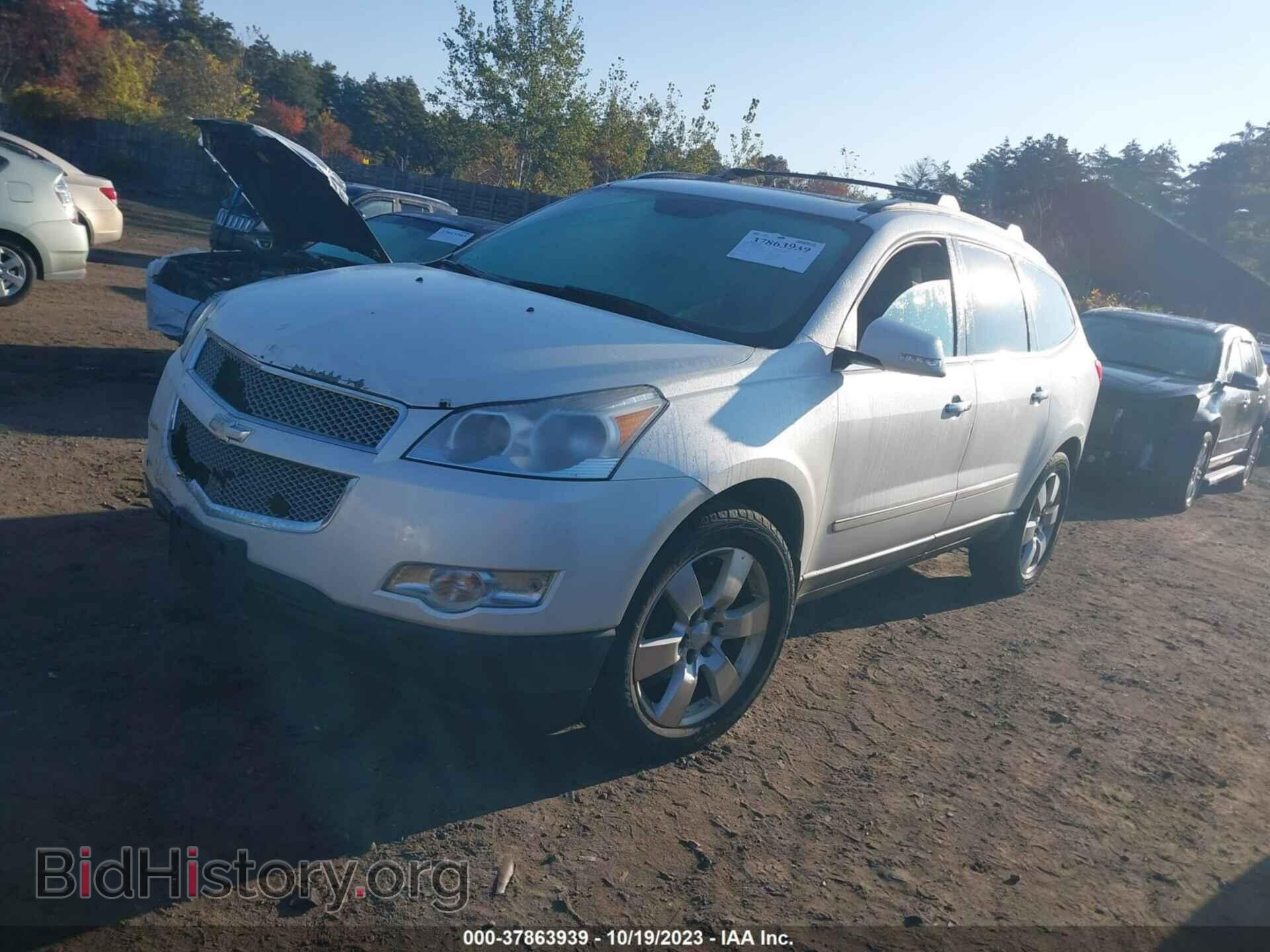 2012 CHEVROLET TRAVERSE - VIN: 1GNKVLED0CJ225550 - Фото 2