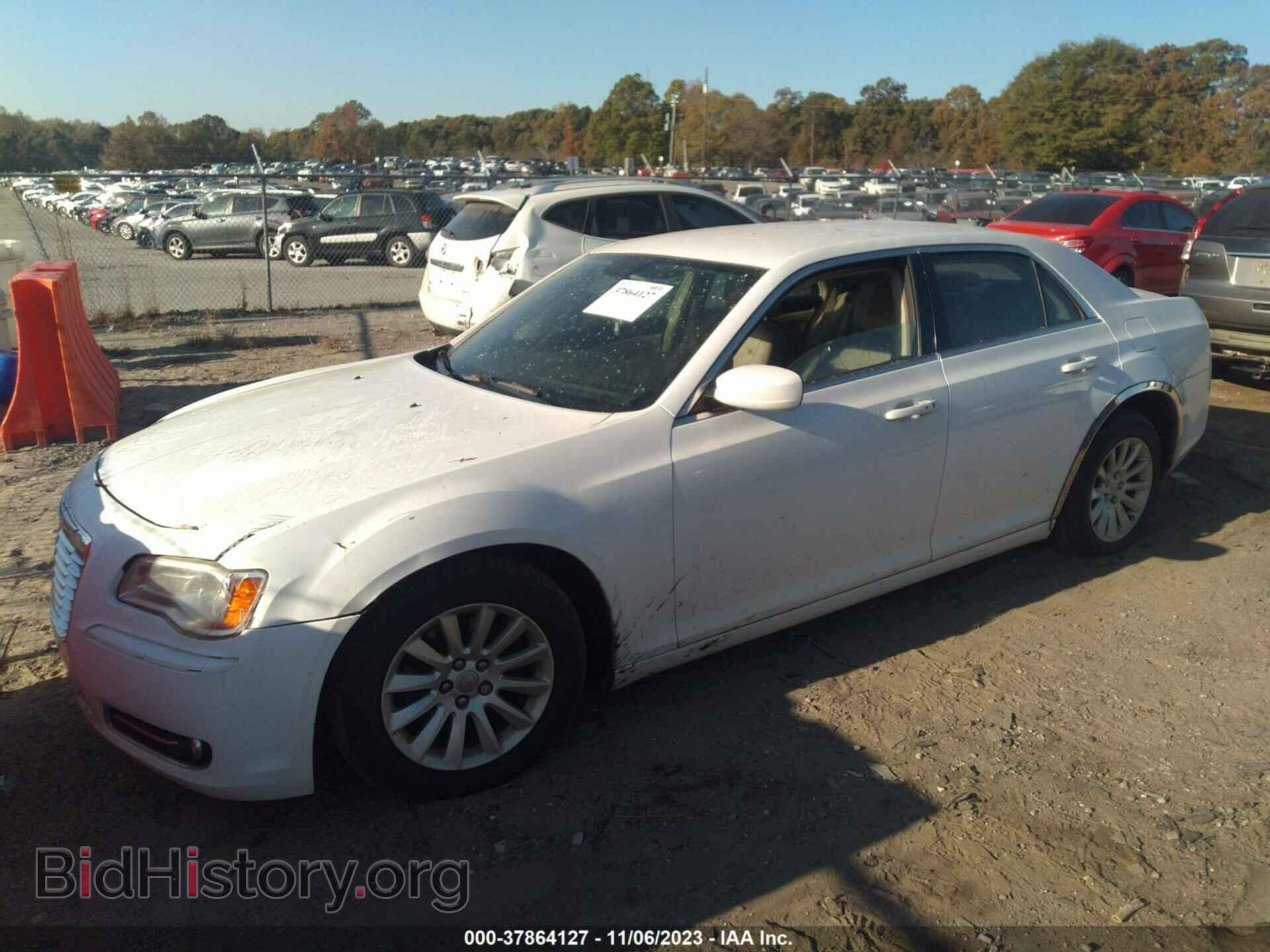 2013 CHRYSLER 300 - VIN: 2C3CCAAG9DH599234 - Фото 2
