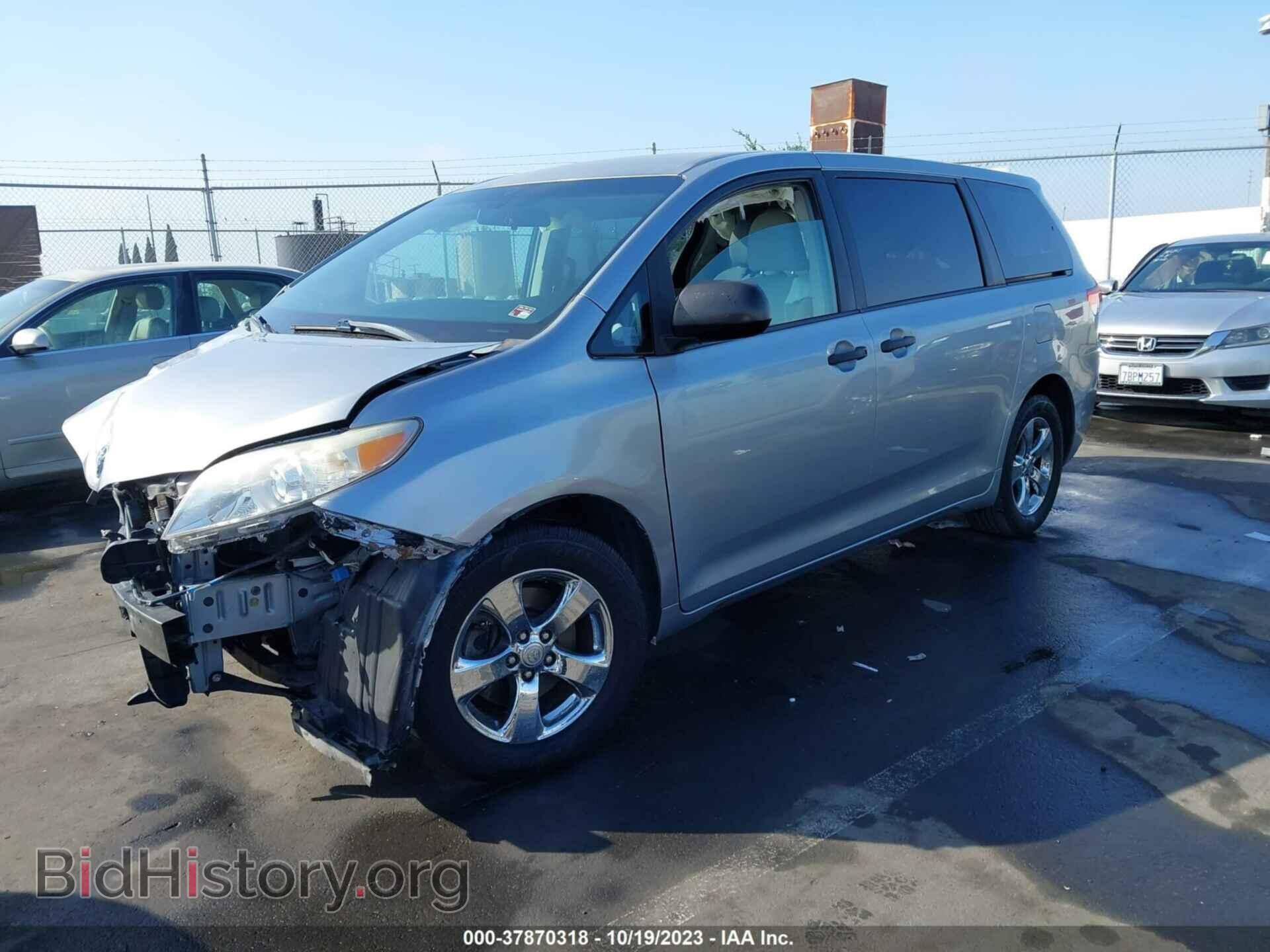 2012 TOYOTA SIENNA - VIN: 5TDKA3DC3CS011667 - Фото 2