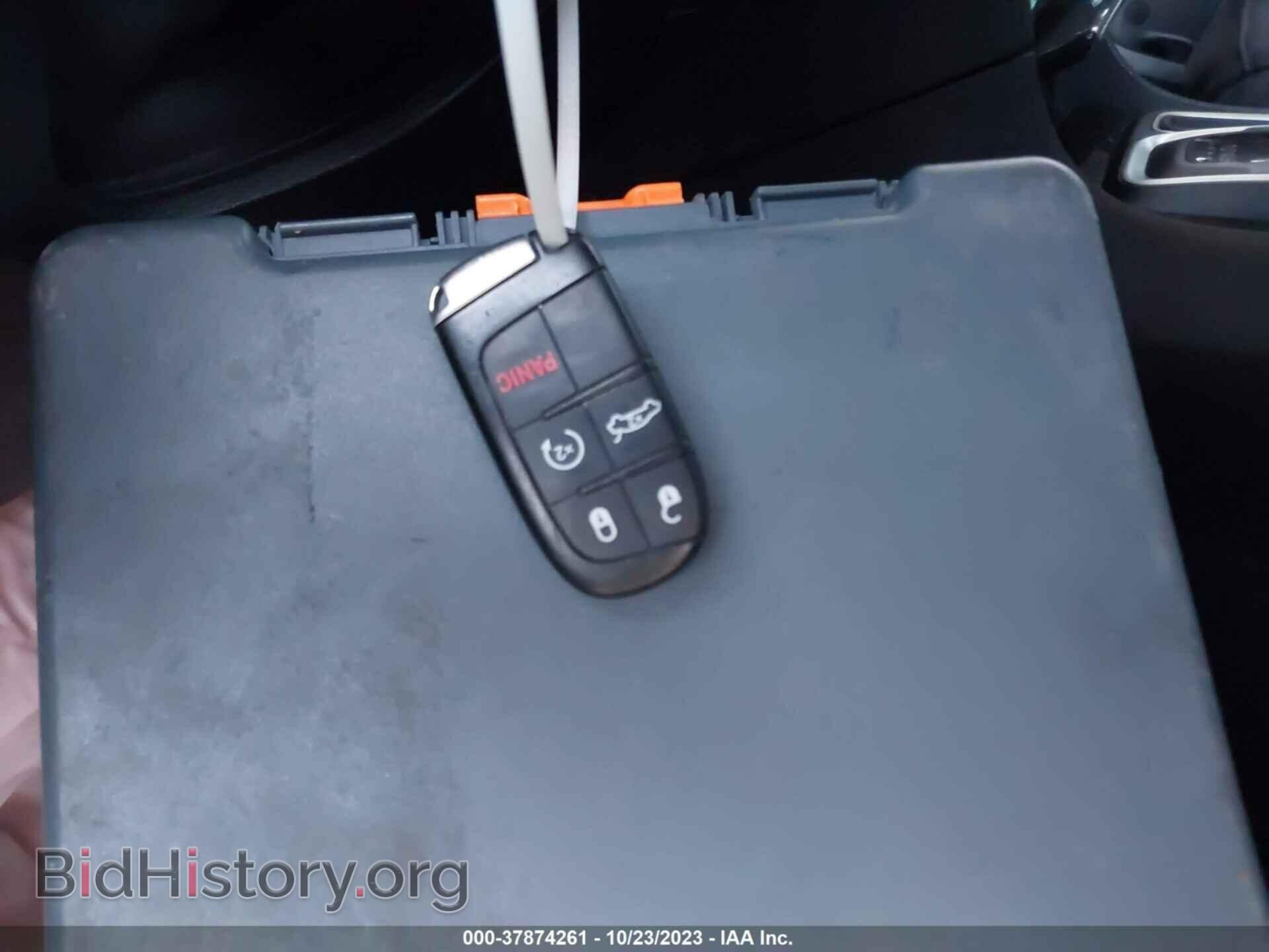 2019 CHRYSLER 300 - VIN: 2C3CCAEG3KH634177 - Фото 11