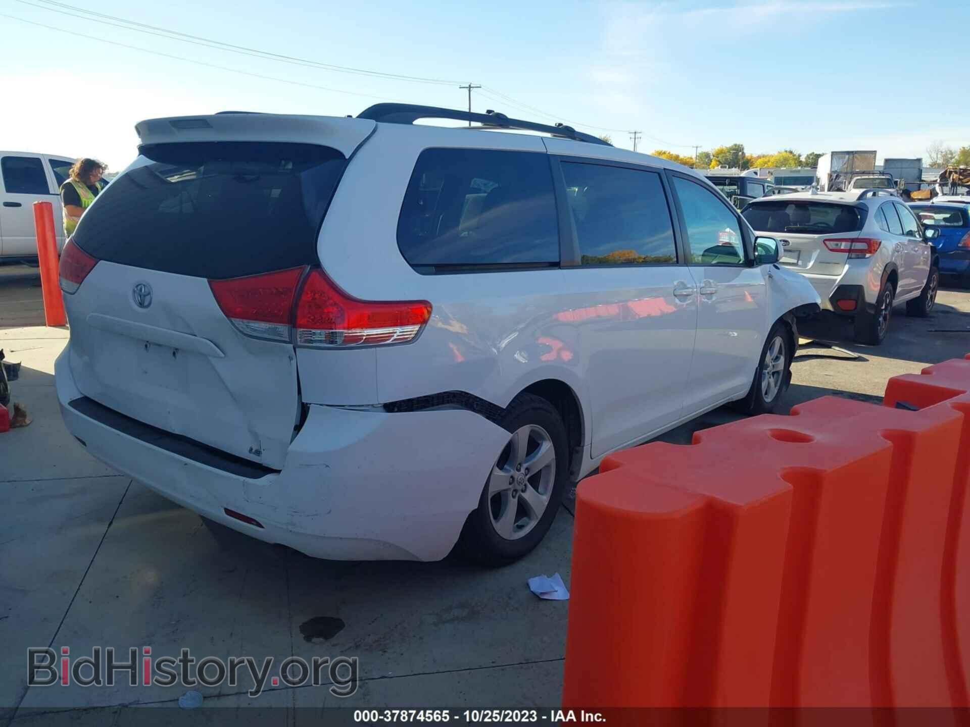 2012 TOYOTA SIENNA - VIN: 5TDKK3DC9CS238083 - Фото 4
