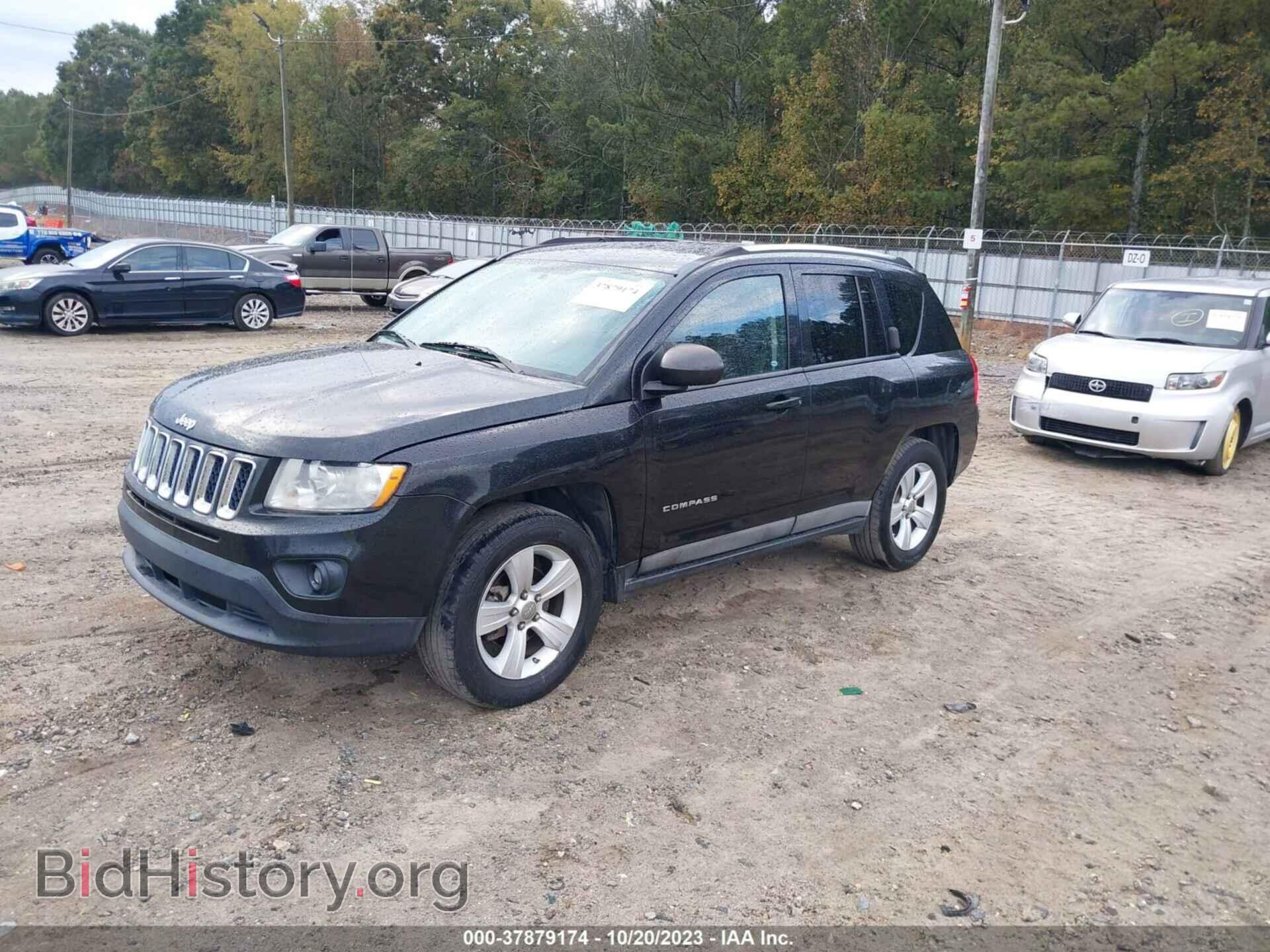2011 JEEP COMPASS - VIN: 1J4NT1FBXBD142521 - Фото 2