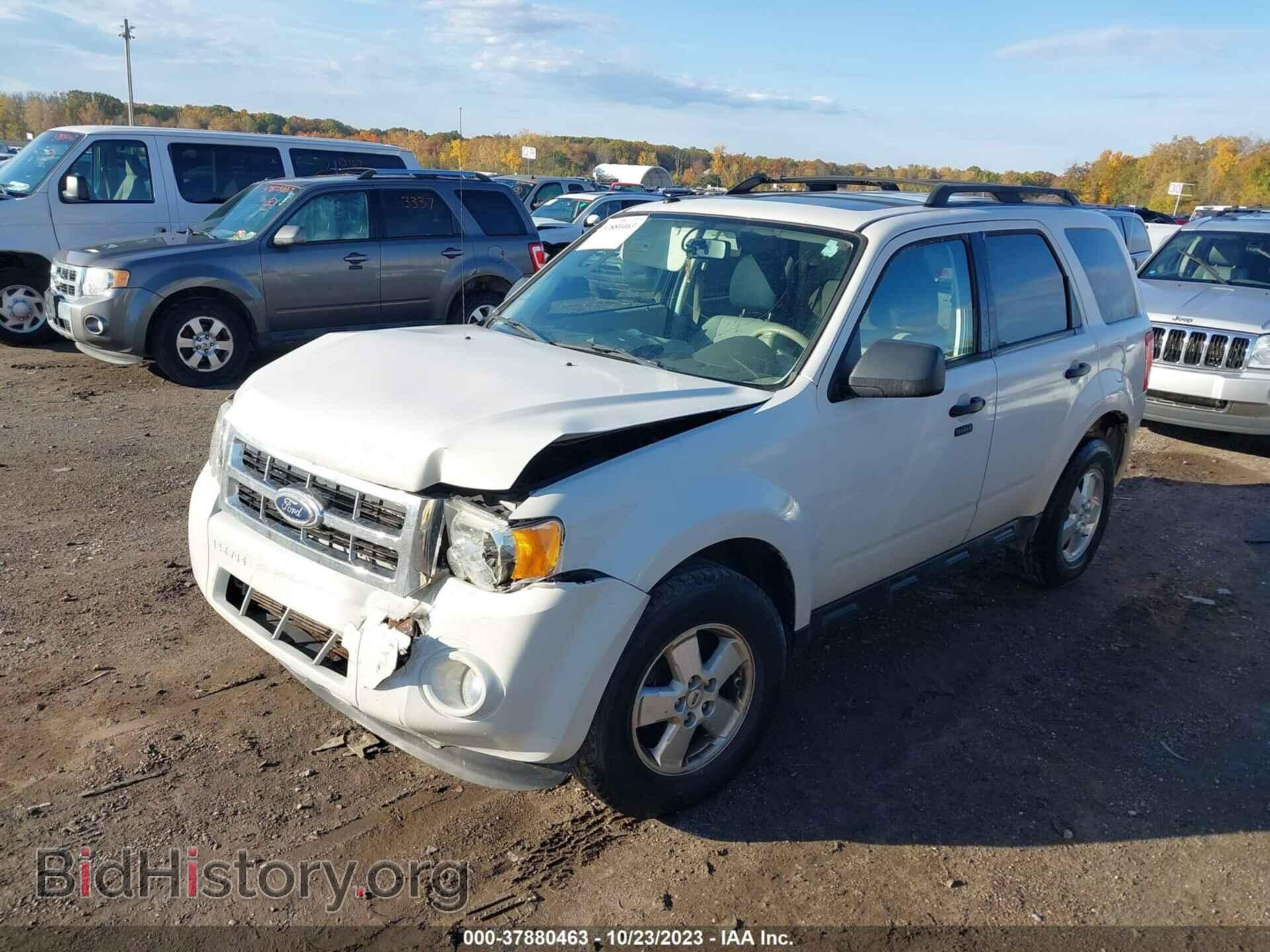 2011 FORD ESCAPE - VIN: 1FMCU0D72BKA54640 - Фото 2