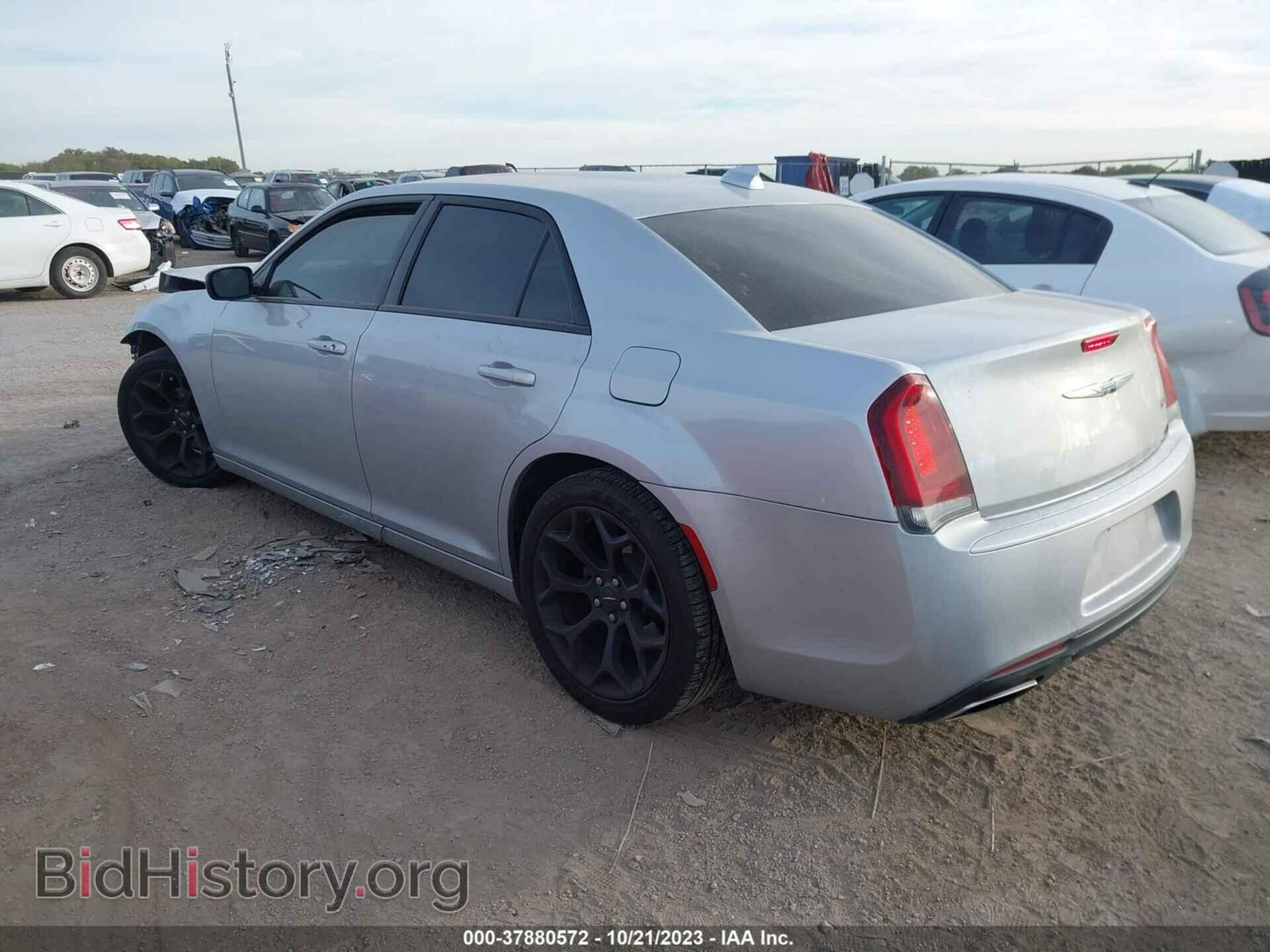2019 CHRYSLER 300 - VIN: 2C3CCAAG5KH727076 - Фото 3