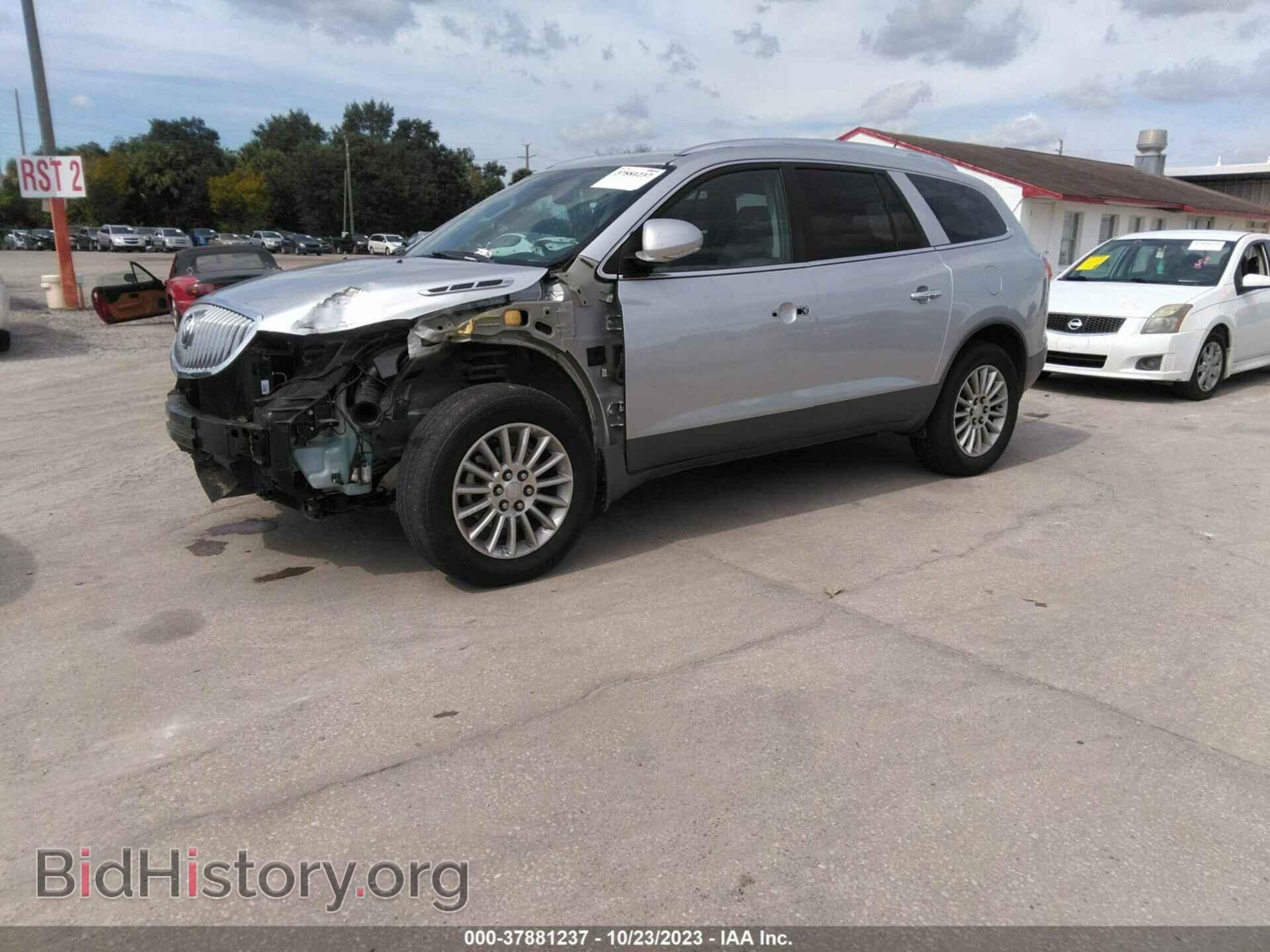 2011 BUICK ENCLAVE - VIN: 5GAKRAED3BJ319343 - Фото 2