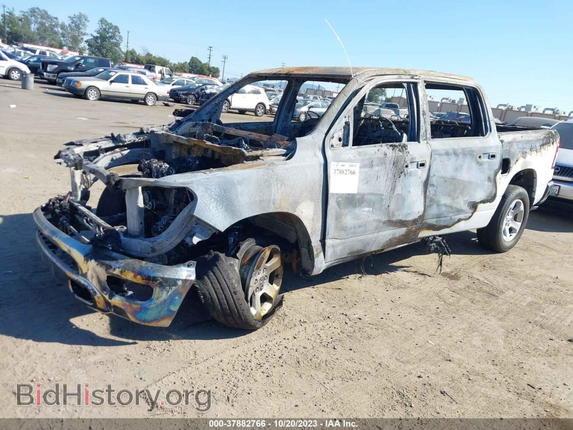 2019 RAM 1500 - VIN: 1C6RREGTXKN567775 - Фото 2