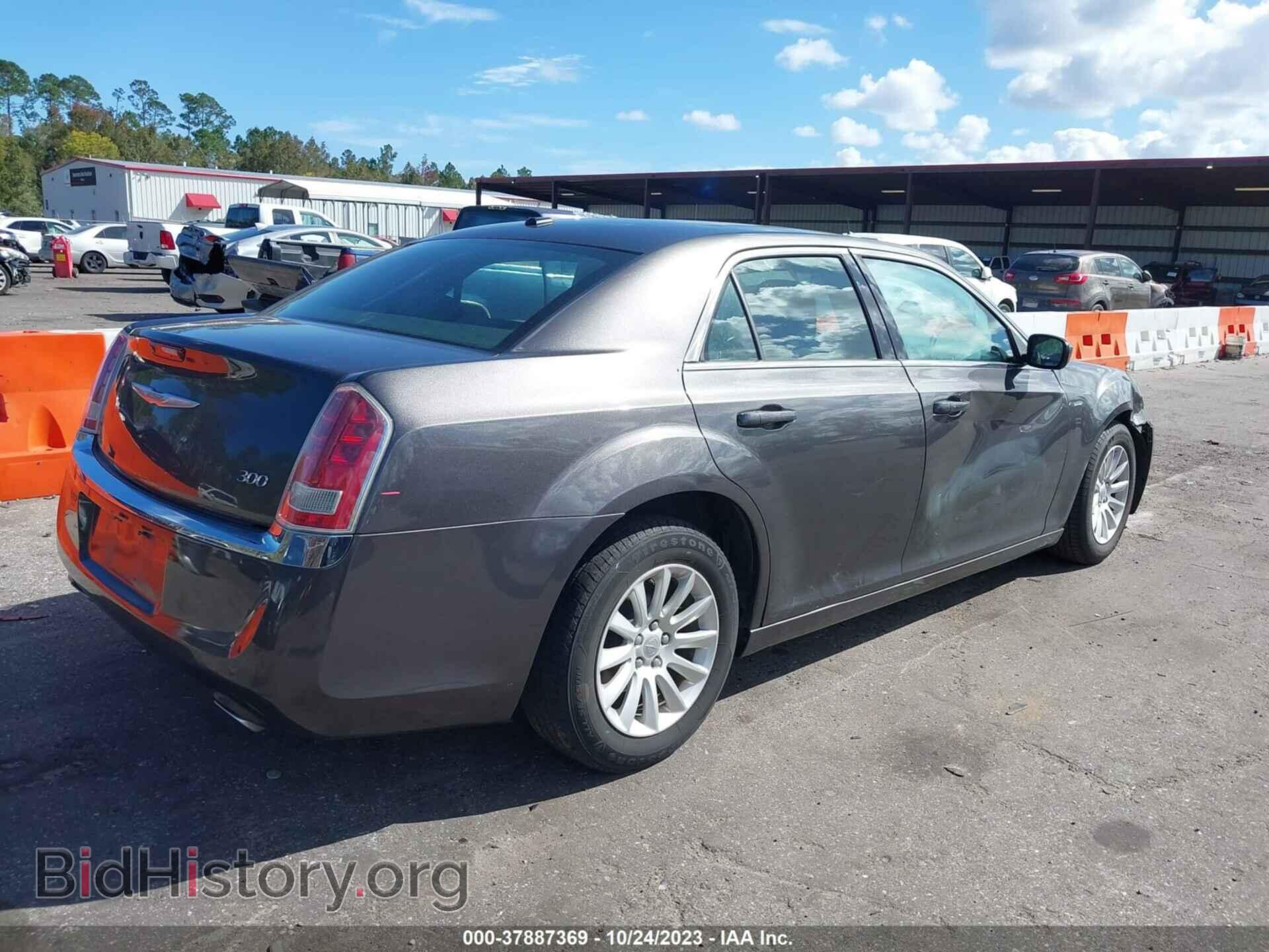 2014 CHRYSLER 300 - VIN: 2C3CCAAG0EH376100 - Фото 4