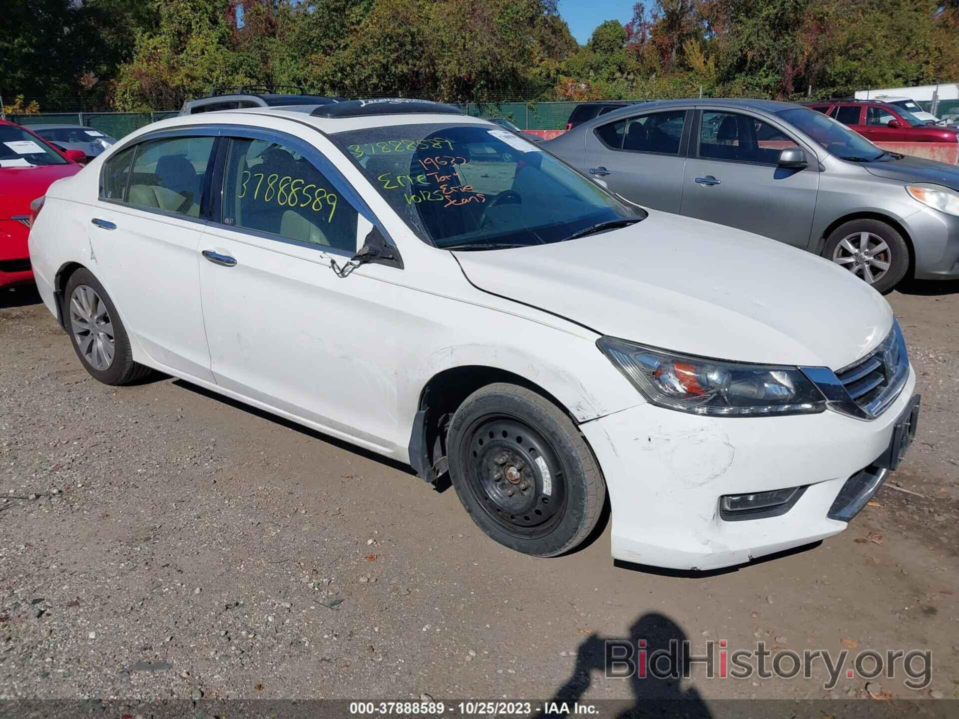 Photo 1HGCR3F80DA032675 - HONDA ACCORD SDN 2013