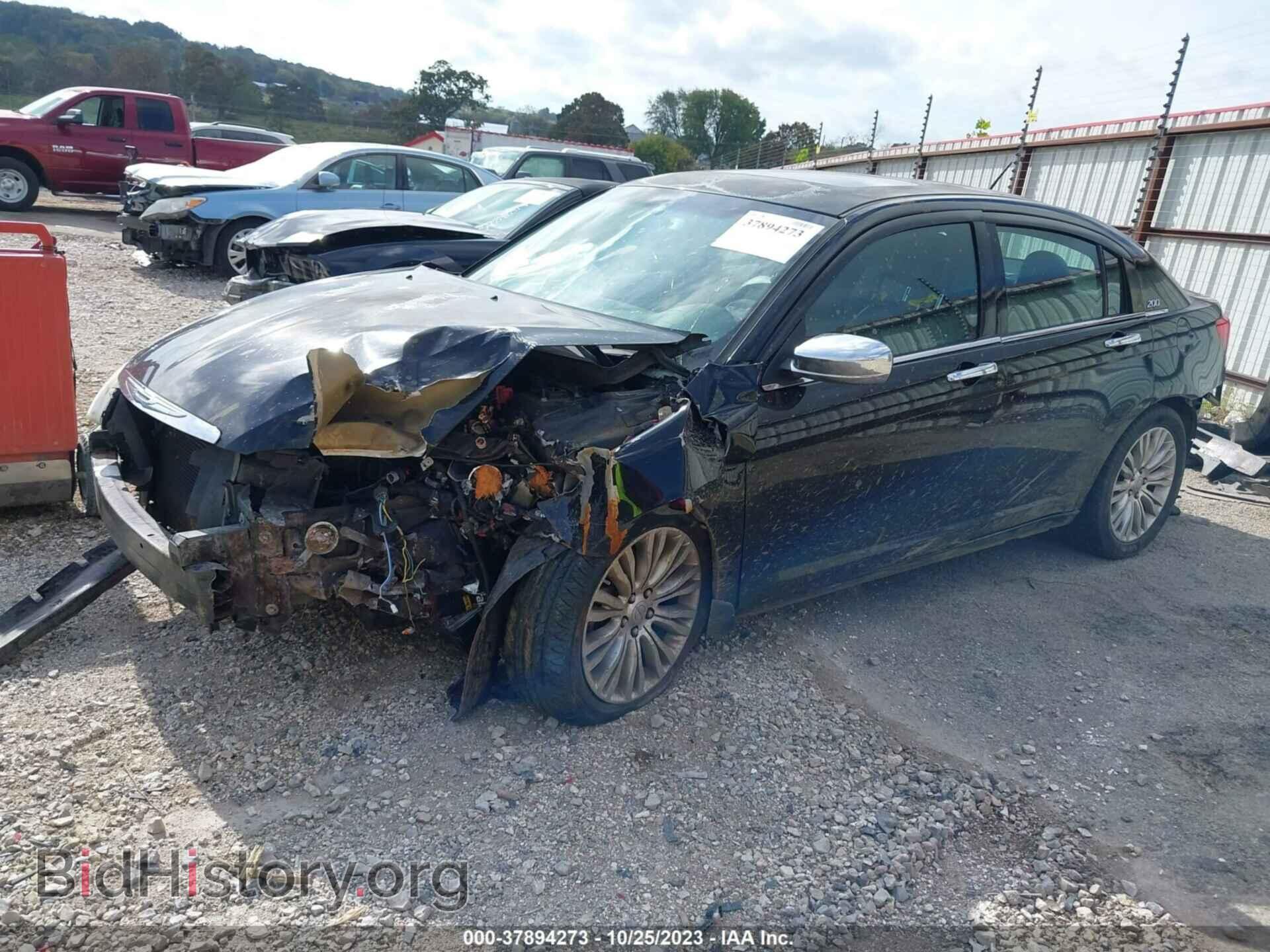 2011 CHRYSLER 200 - VIN: 1C3BC2FG1BN575461 - Фото 2