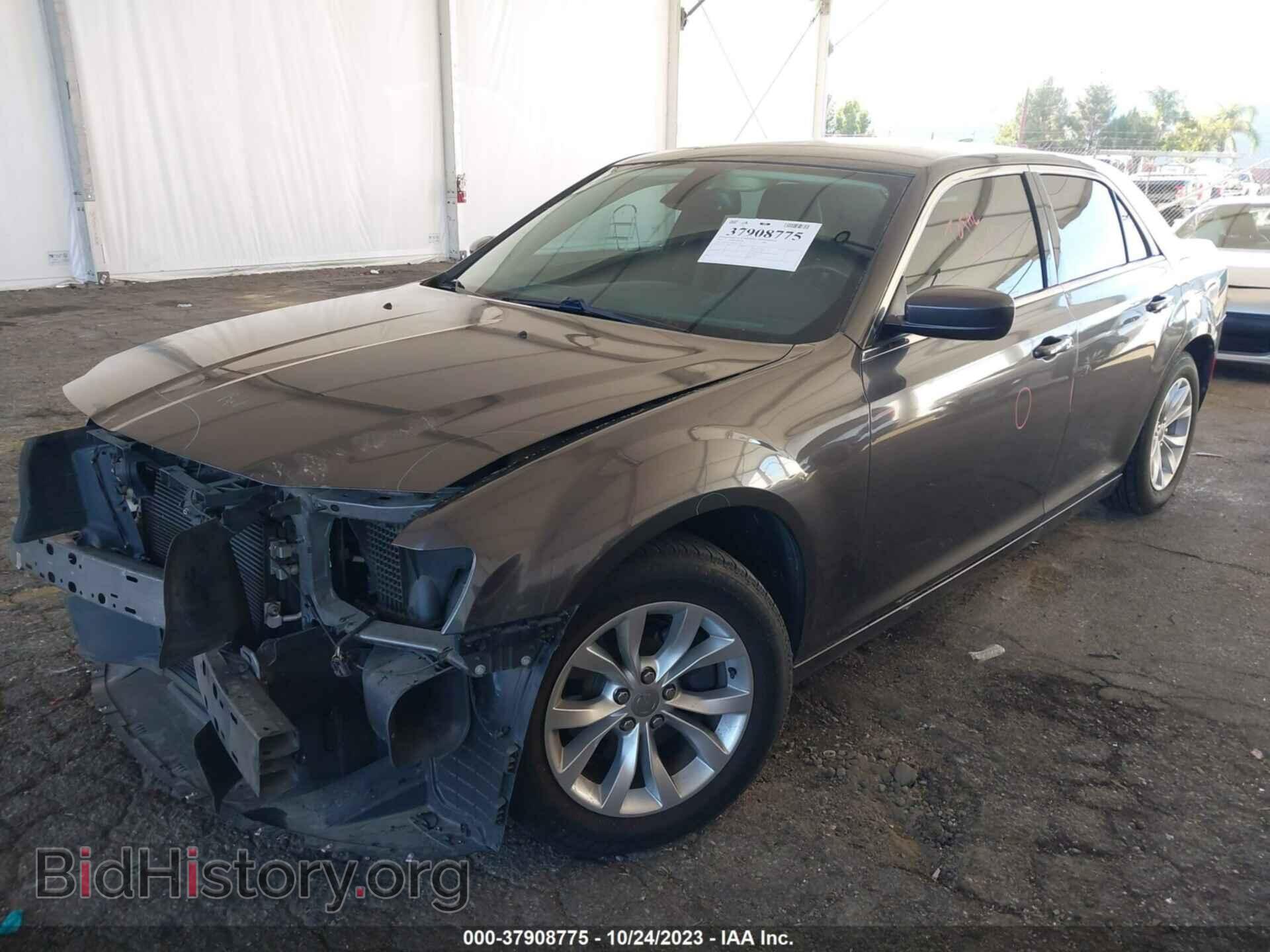 2015 CHRYSLER 300 - VIN: 2C3CCAAG9FH931210 - Фото 2