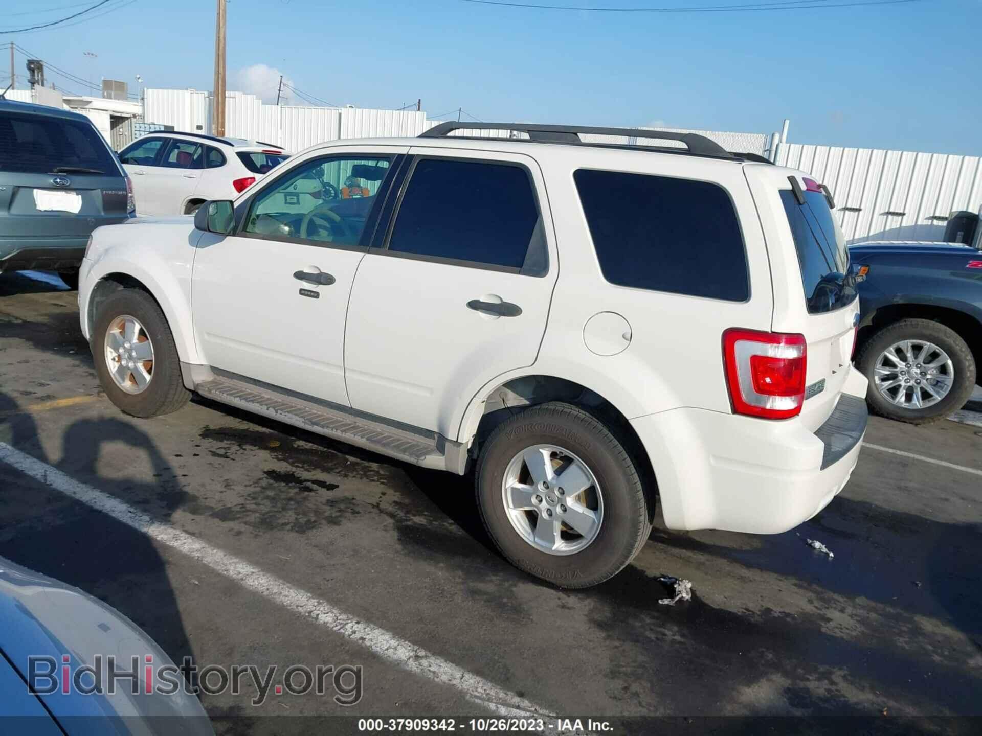 2011 FORD ESCAPE - VIN: 1FMCU9D71BKA81641 - Фото 3