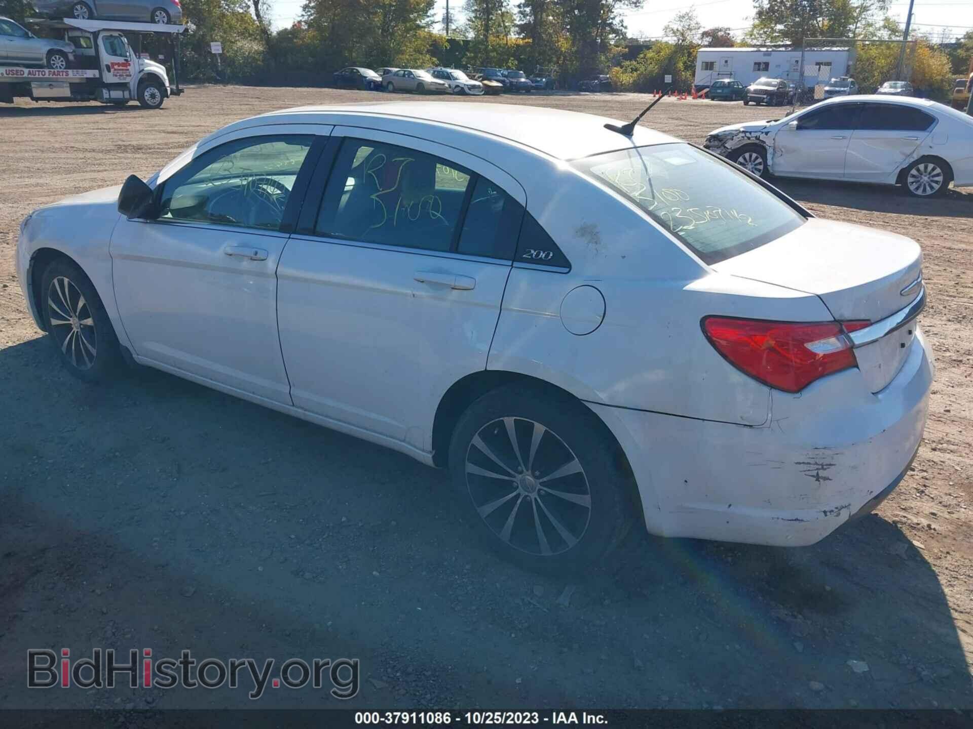 2012 CHRYSLER 200 - VIN: 1C3CCBHG1CN115610 - Фото 3