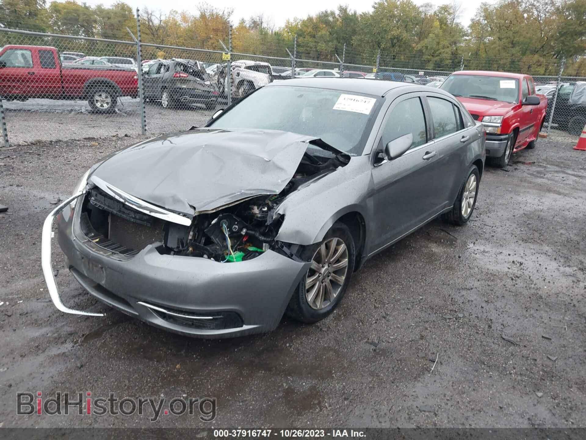 2013 CHRYSLER 200 - VIN: 1C3CCBBB4DN513831 - Фото 2