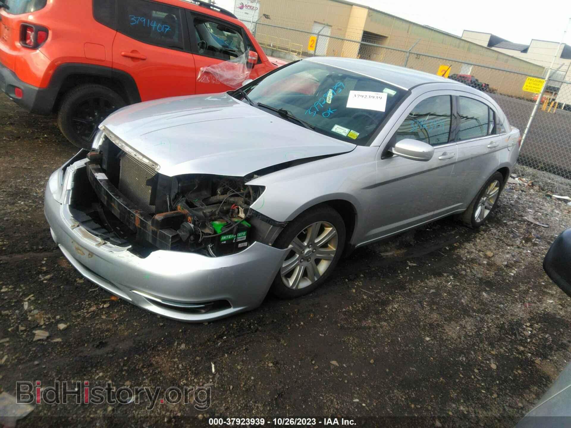 2011 CHRYSLER 200 - VIN: 1C3BC1FB9BN607412 - Фото 2