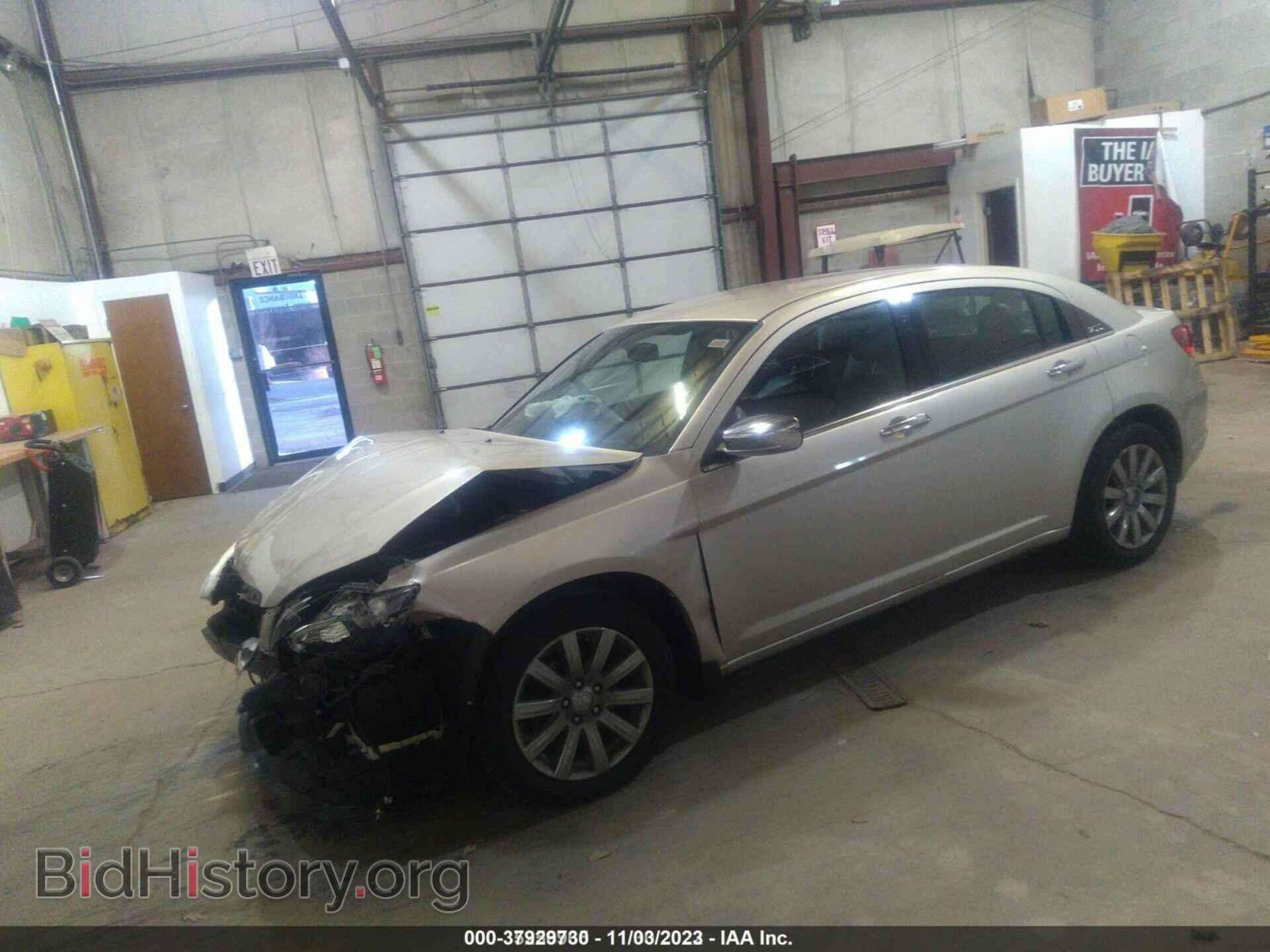 2013 CHRYSLER 200 - VIN: 1C3CCBCG8DN595282 - Фото 2