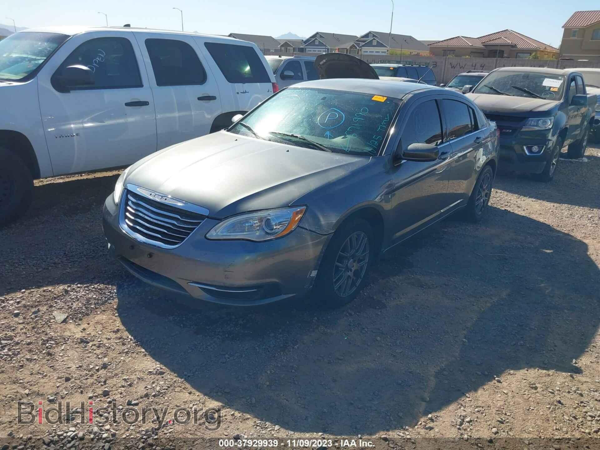 2013 CHRYSLER 200 - VIN: 1C3CCBAB0DN671990 - Фото 2