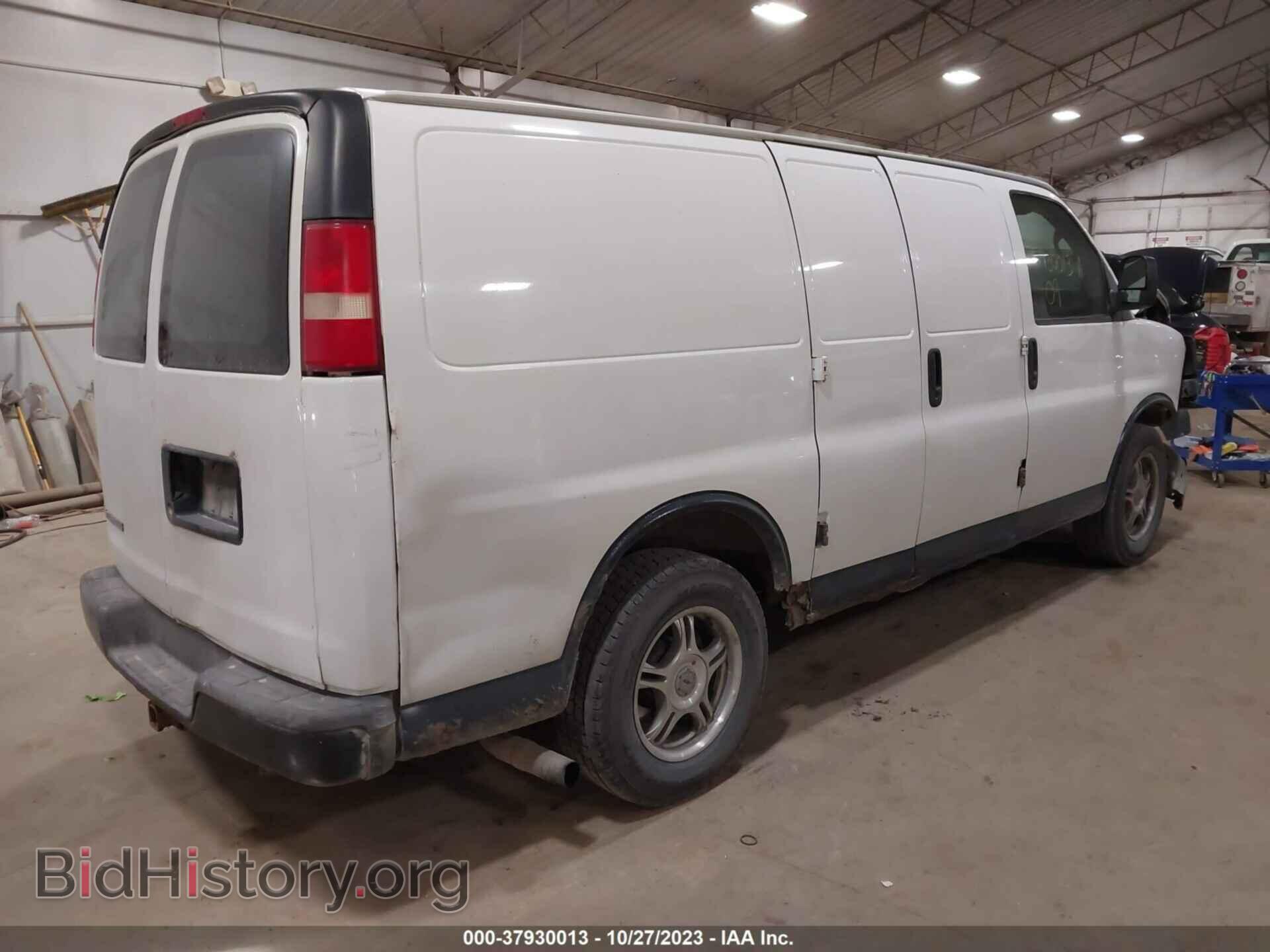 2009 CHEVROLET EXPRESS CARGO VAN - VIN: 1GCFG15X791115638 - Фото 4