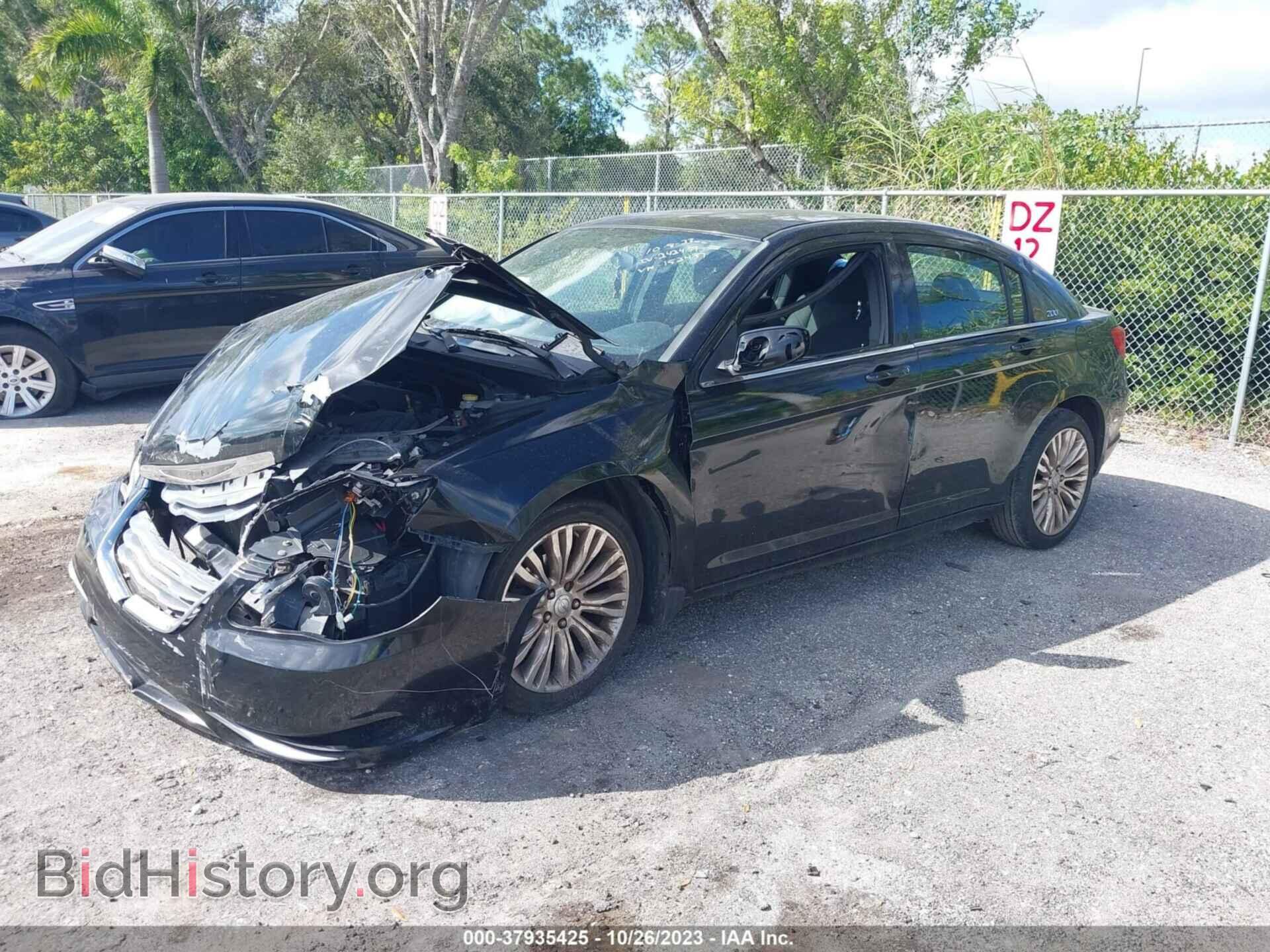 2012 CHRYSLER 200 - VIN: 1C3CCBAB2CN152437 - Фото 2