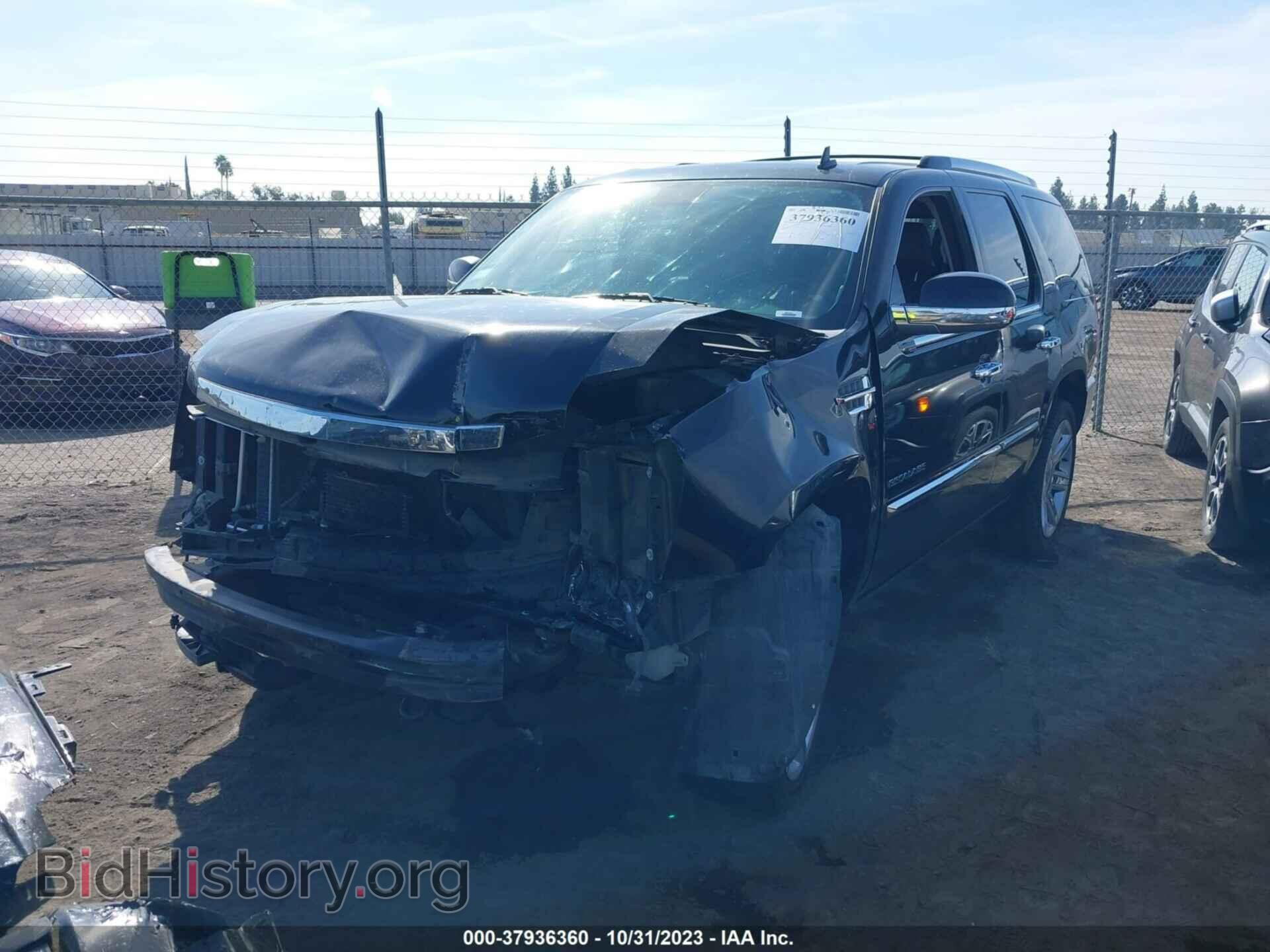 2011 CADILLAC ESCALADE - VIN: 1GYS3AEF3BR271582 - Фото 2