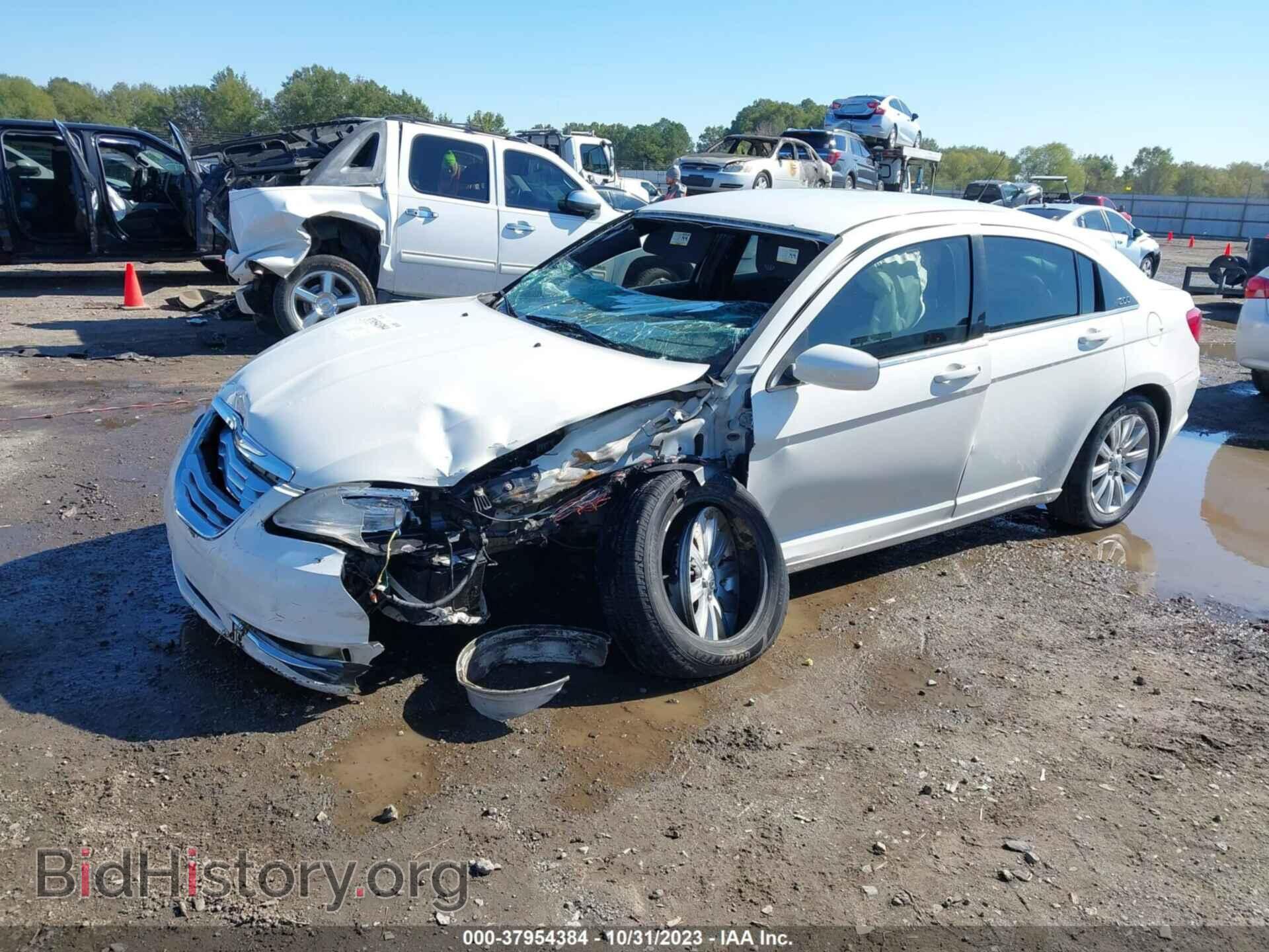 2011 CHRYSLER 200 - VIN: 1C3BC1FG2BN503159 - Фото 2