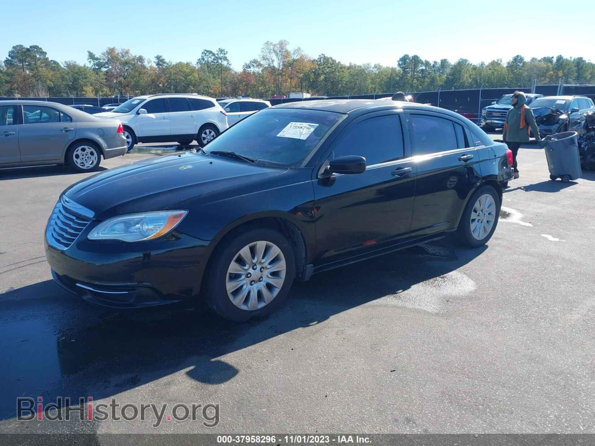 2013 CHRYSLER 200 - VIN: 1C3CCBAB9DN733595 - Фото 2