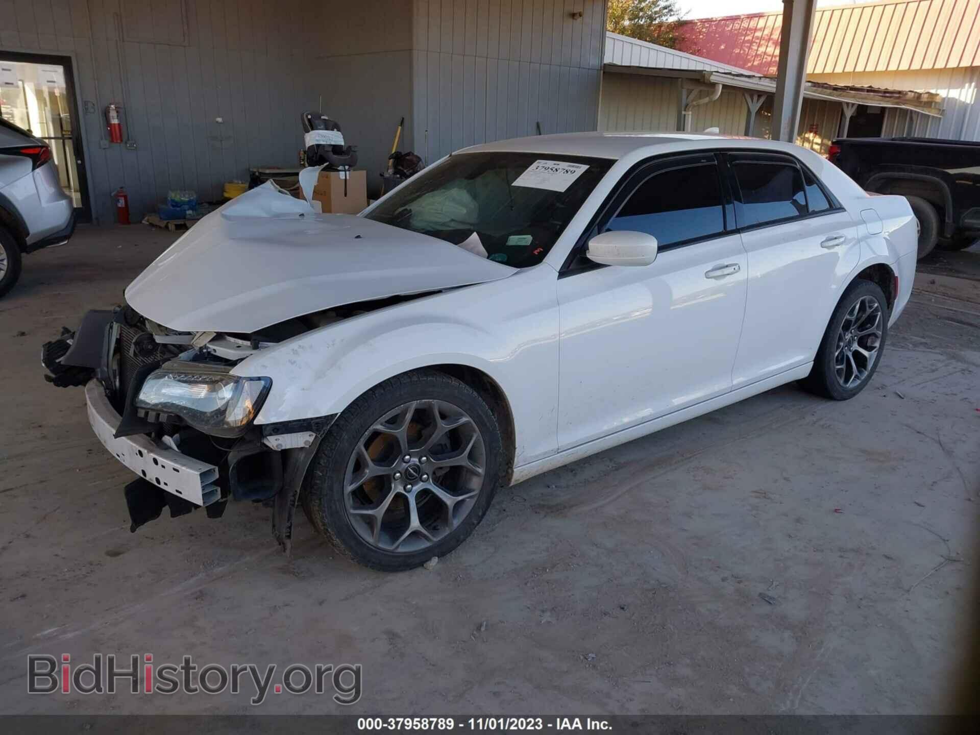 2015 CHRYSLER 300 - VIN: 2C3CCABG1FH868117 - Фото 2