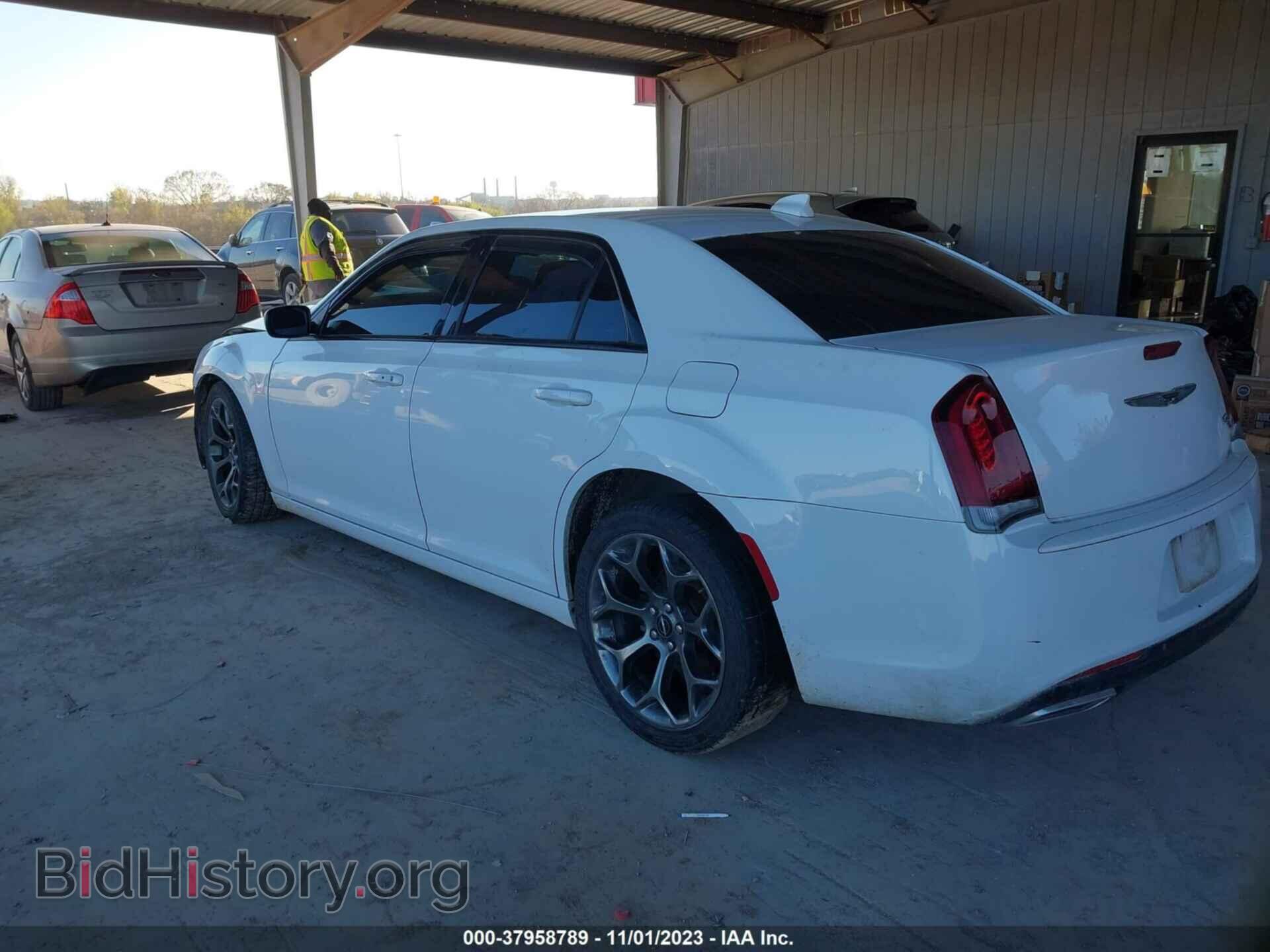 2015 CHRYSLER 300 - VIN: 2C3CCABG1FH868117 - Фото 3