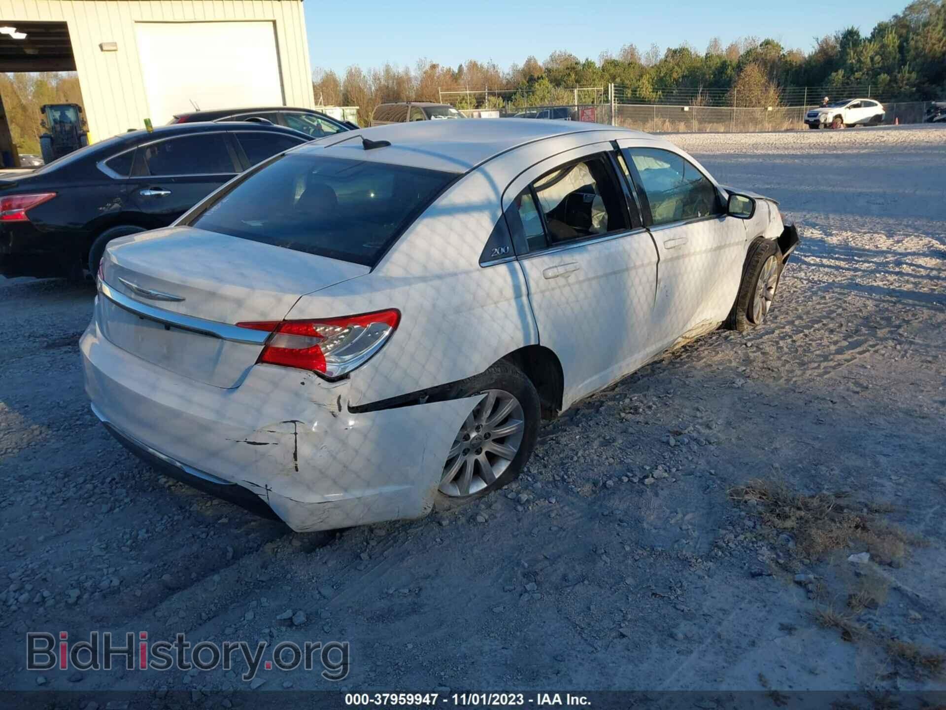 2011 CHRYSLER 200 - VIN: 1C3BC1FB2BN579632 - Фото 4