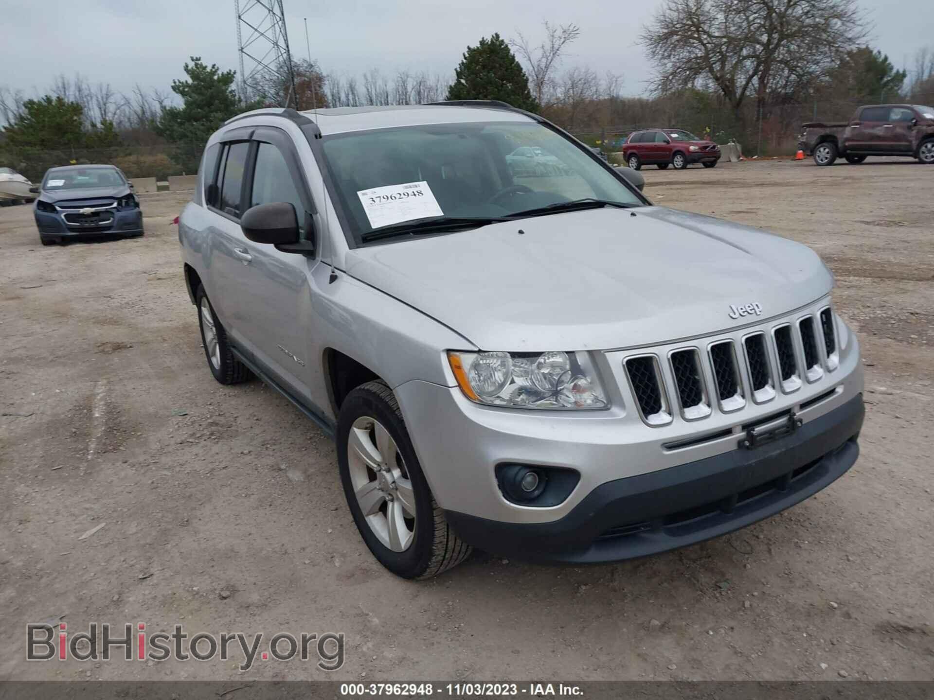 Photo 1J4NF1FB2BD201617 - JEEP COMPASS 2011