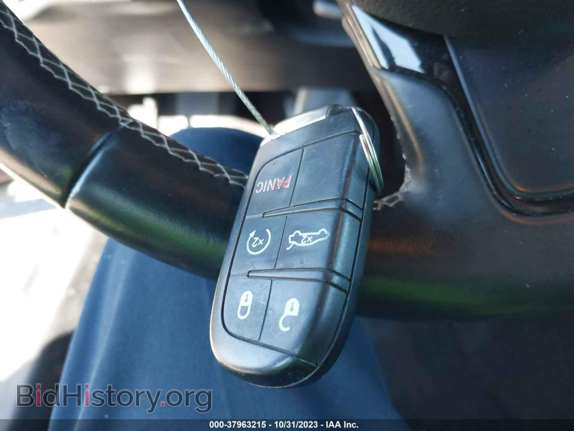 2016 CHRYSLER 300 - VIN: 2C3CCAGG1GH253058 - Фото 11