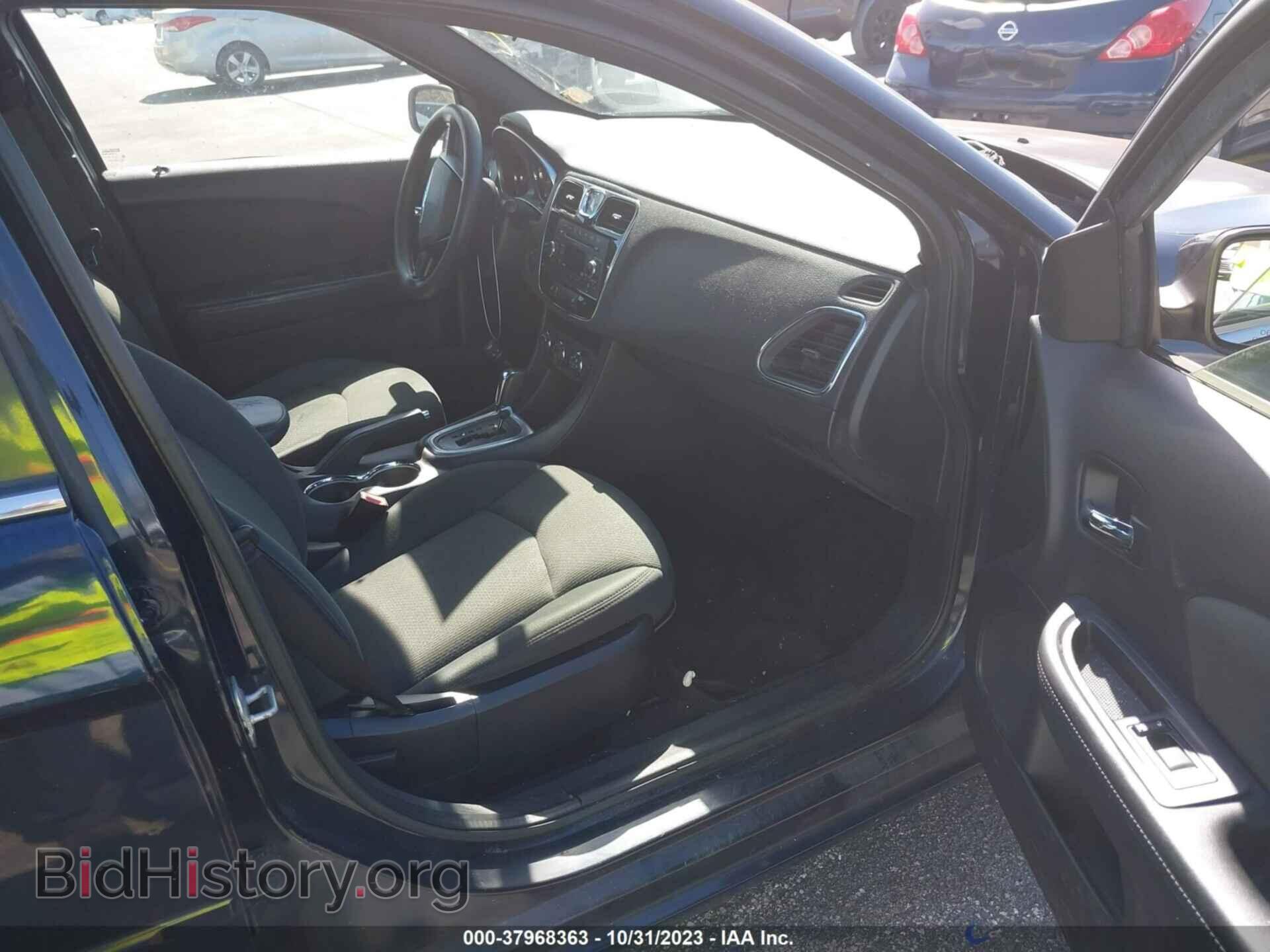 2011 CHRYSLER 200 - VIN: 1C3BC4FB0BN550499 - Фото 5