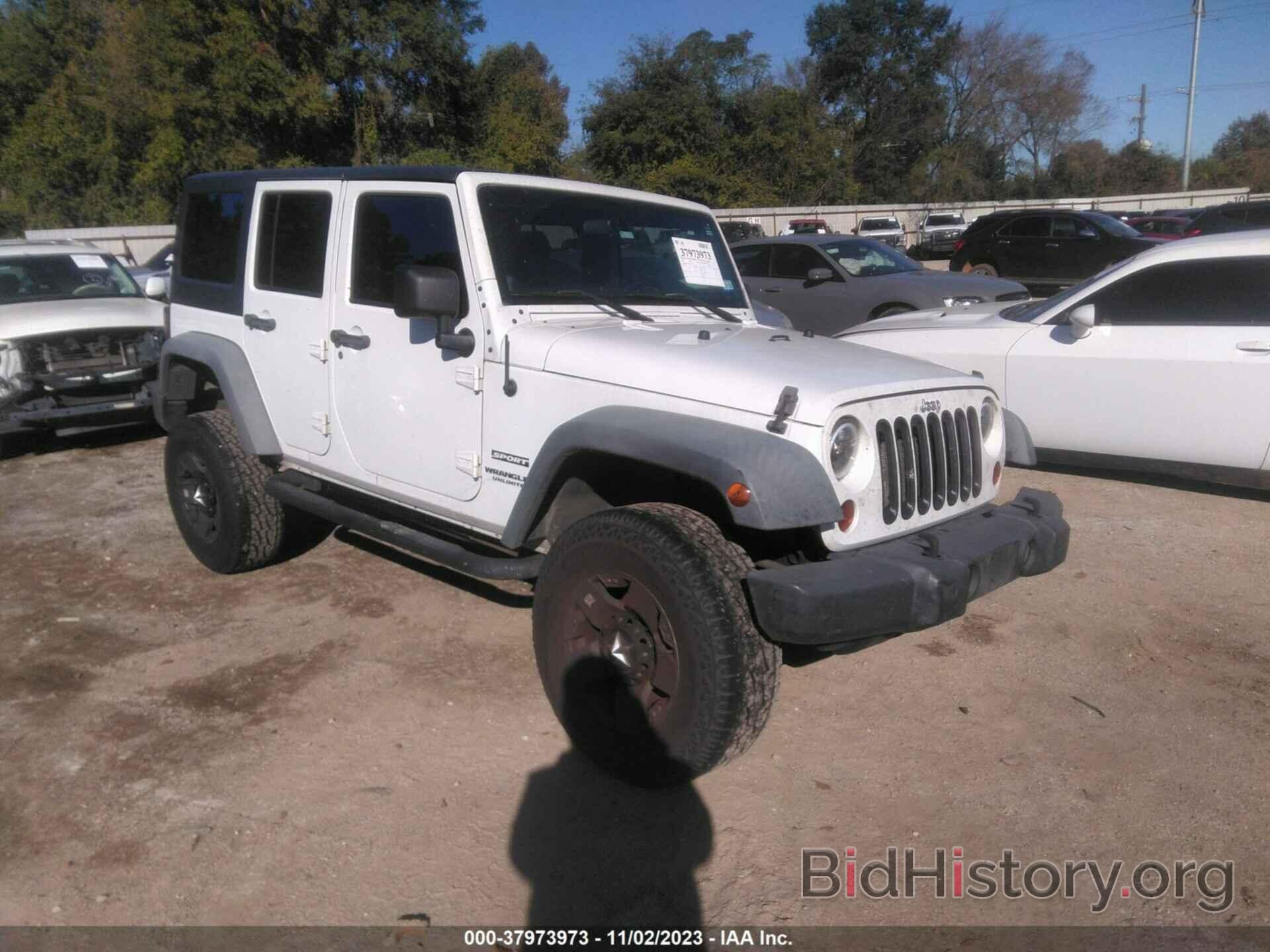 Photo 1J4BA3H1XBL625036 - JEEP WRANGLER UNLIMITED 2011