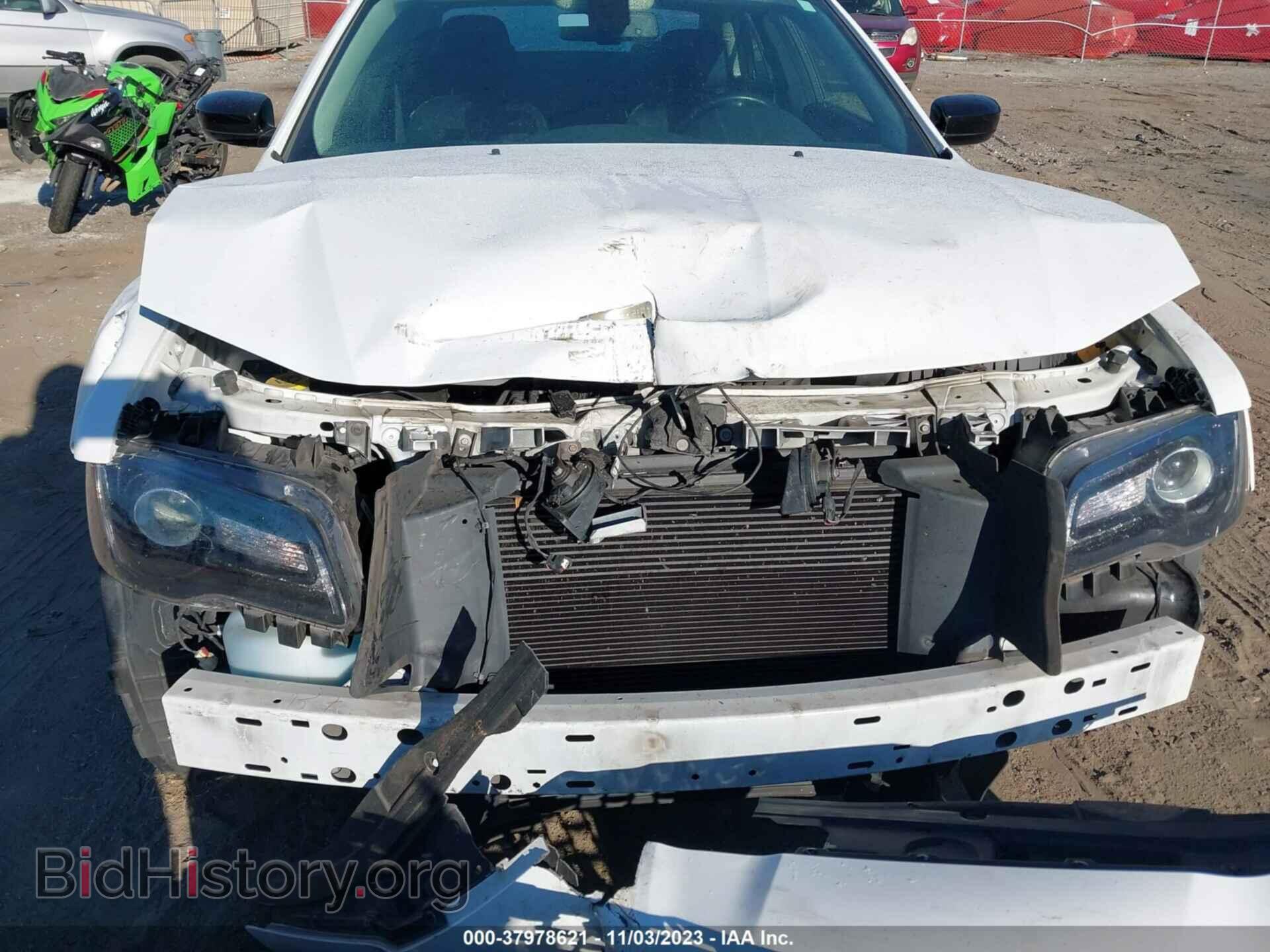 2019 CHRYSLER 300 - VIN: 2C3CCAAG2KH612130 - Фото 6