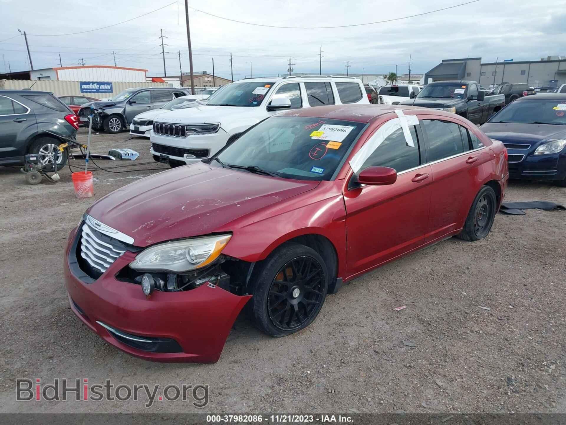 2013 CHRYSLER 200 - VIN: 1C3CCBAB7DN560420 - Фото 2