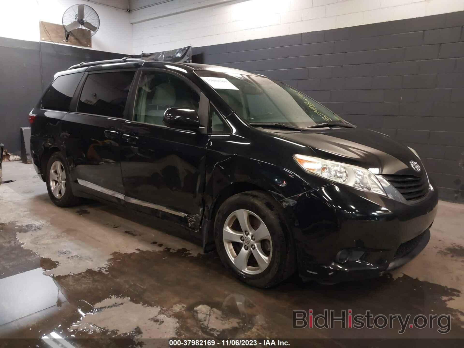 Photo 5TDKZ3DC0HS869811 - TOYOTA SIENNA 2017