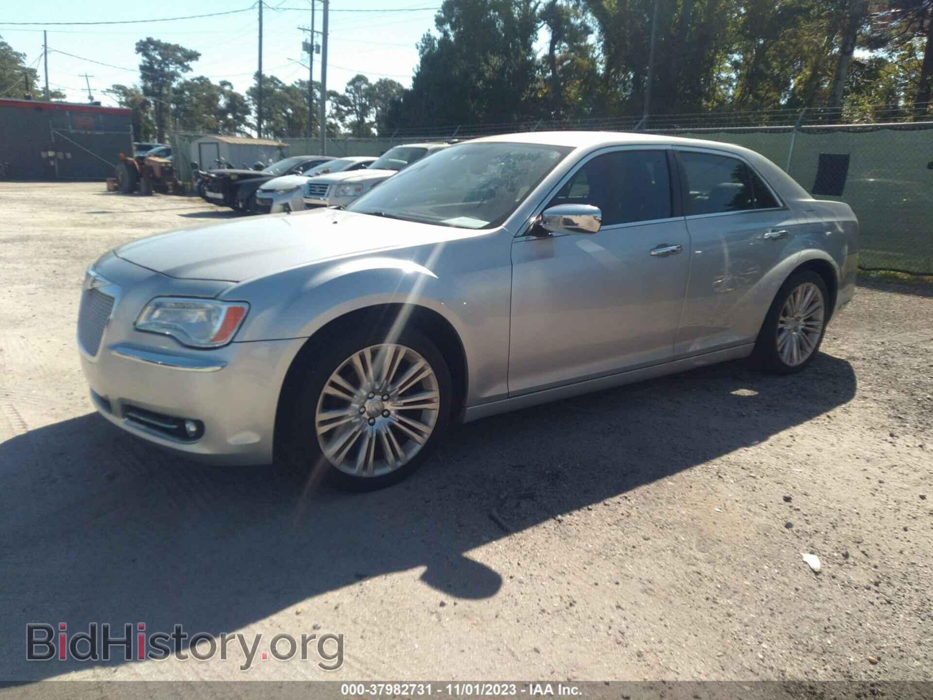 2011 CHRYSLER 300 - VIN: 2C3CA5CGXBH613889 - Фото 2