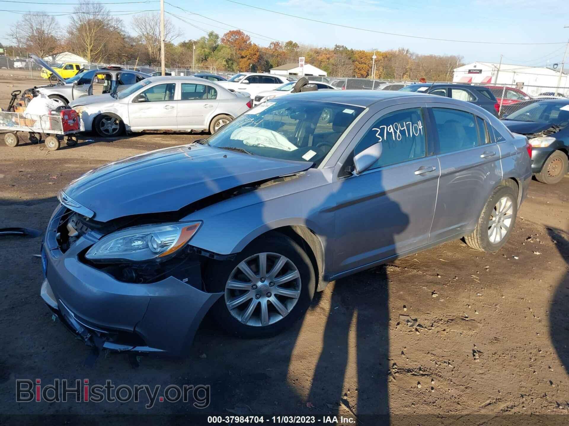 2013 CHRYSLER 200 - VIN: 1C3CCBBB0DN768461 - Фото 2
