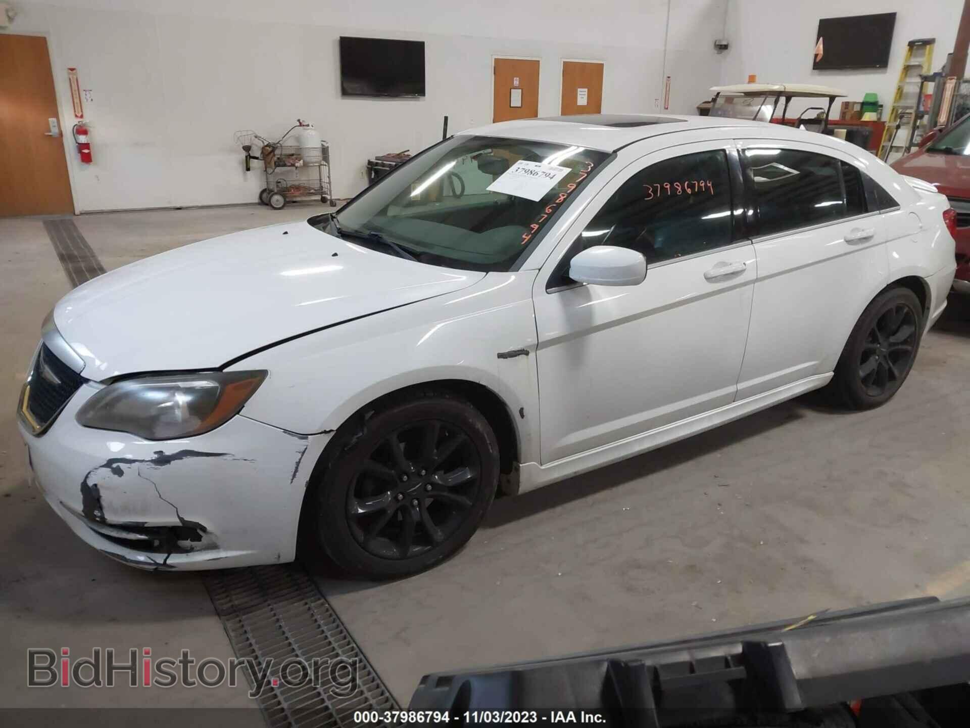2013 CHRYSLER 200 - VIN: 1C3CCBCG7DN719252 - Фото 2