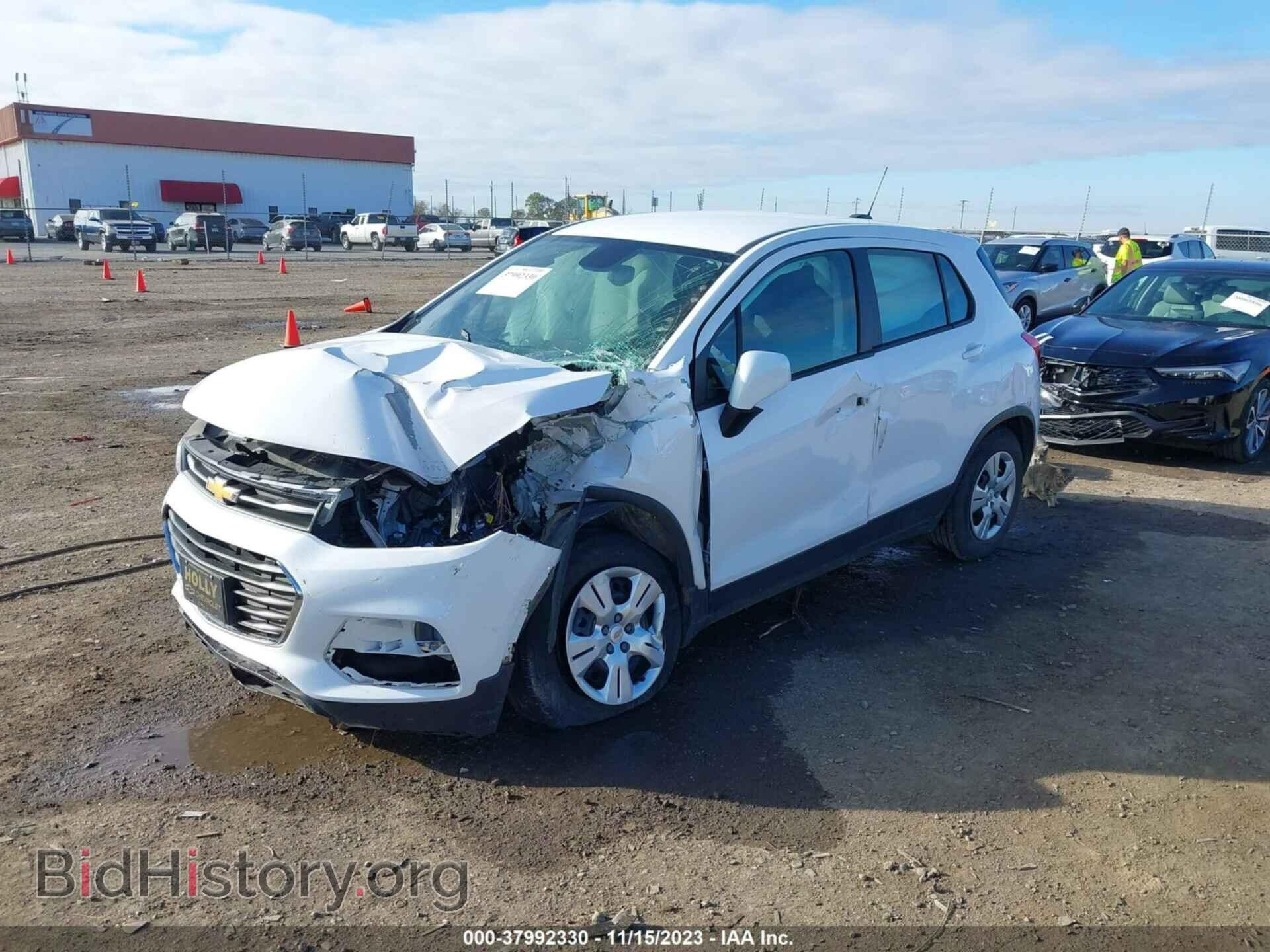2018 CHEVROLET TRAX - VIN: 3GNCJKSB5JL348022 - Фото 2